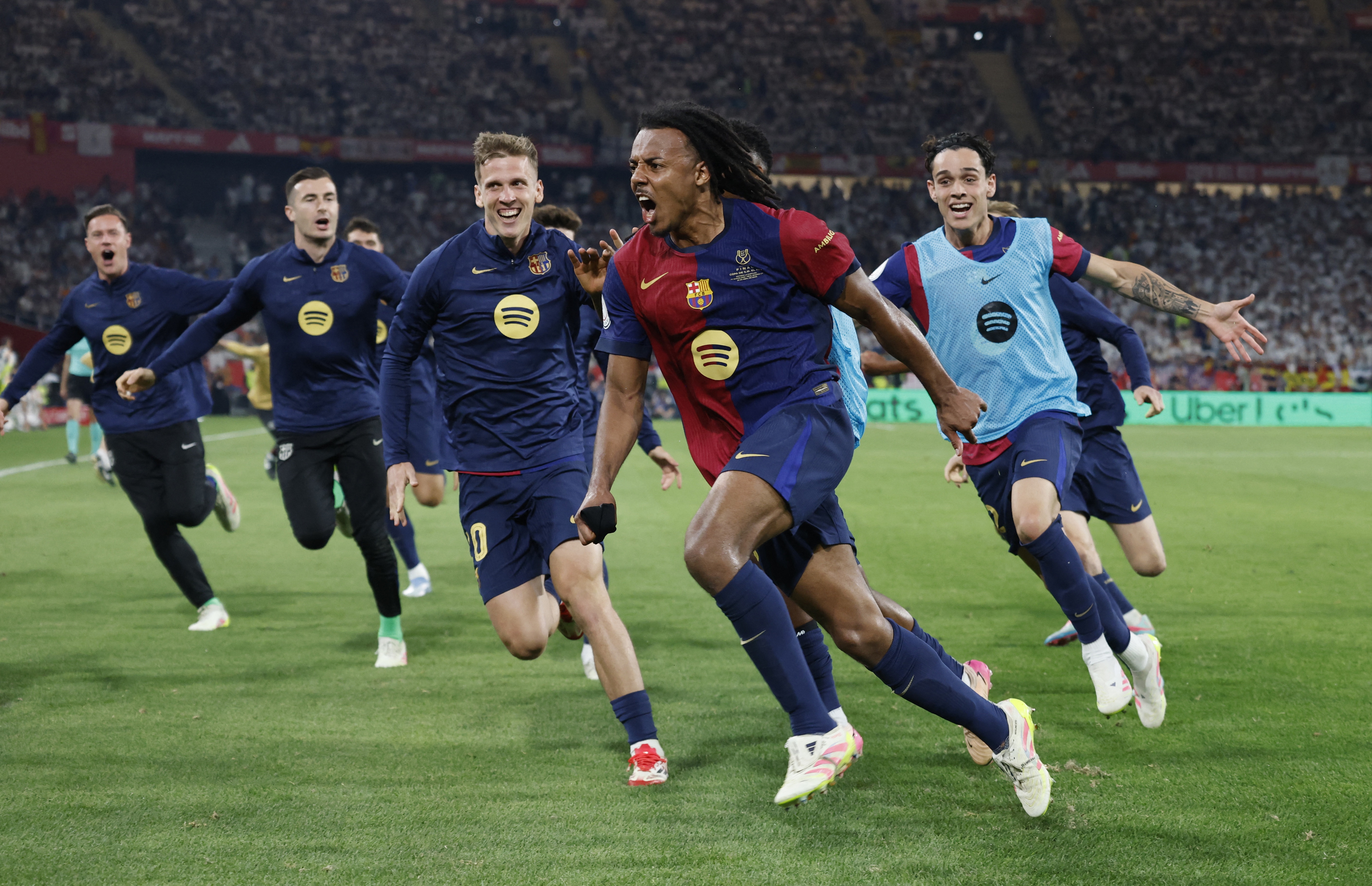 Flick giup Barcelona tien hoa hinh anh