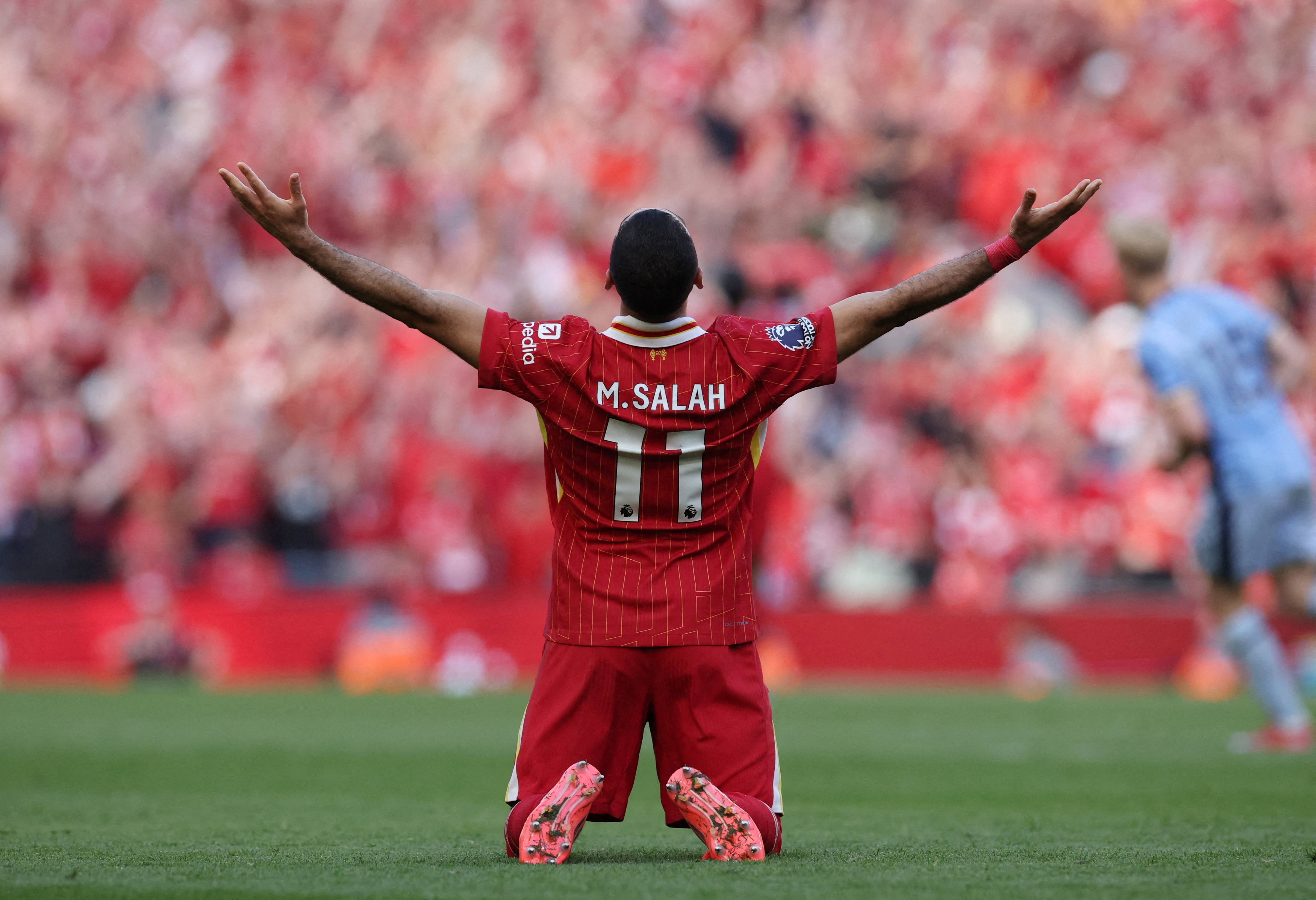 Liverpool cham dut tranh cai ve CLB vi dai nhat nuoc Anh hinh anh