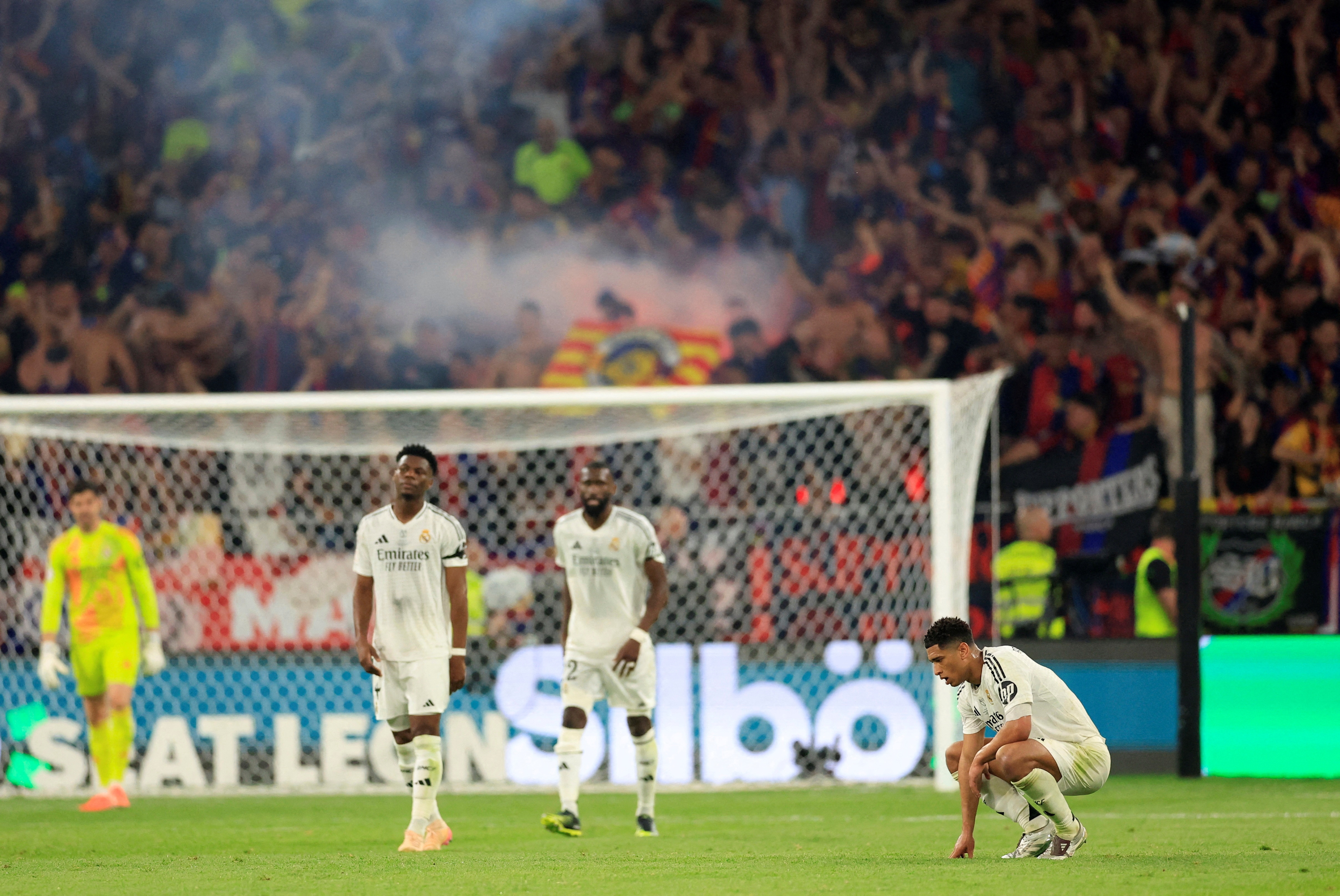 Real Madrid khung hoang ca chuyen mon lan dao duc hinh anh