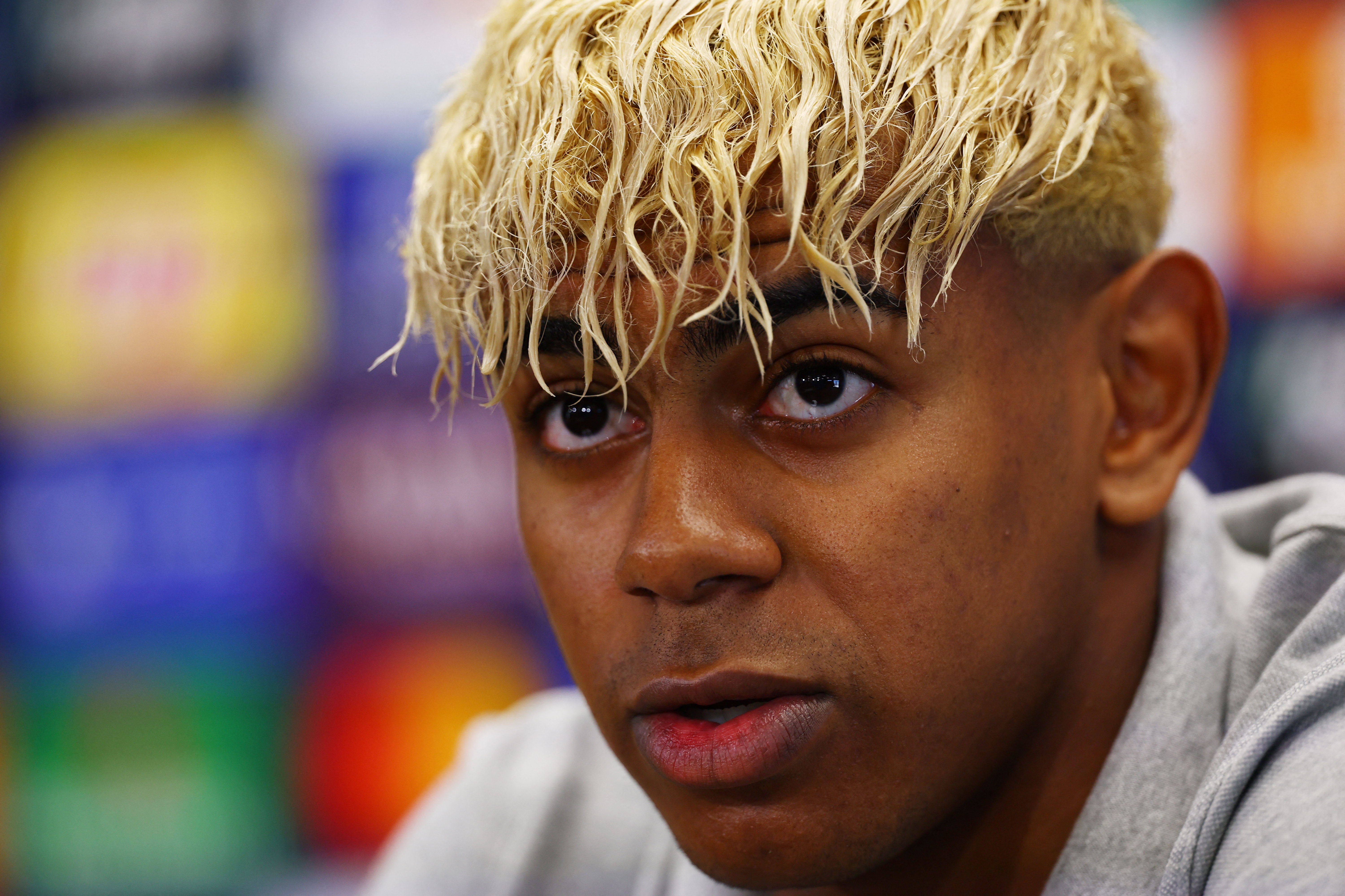 Lamine Yamal dap tra cuc gat ve Real Madrid hinh anh