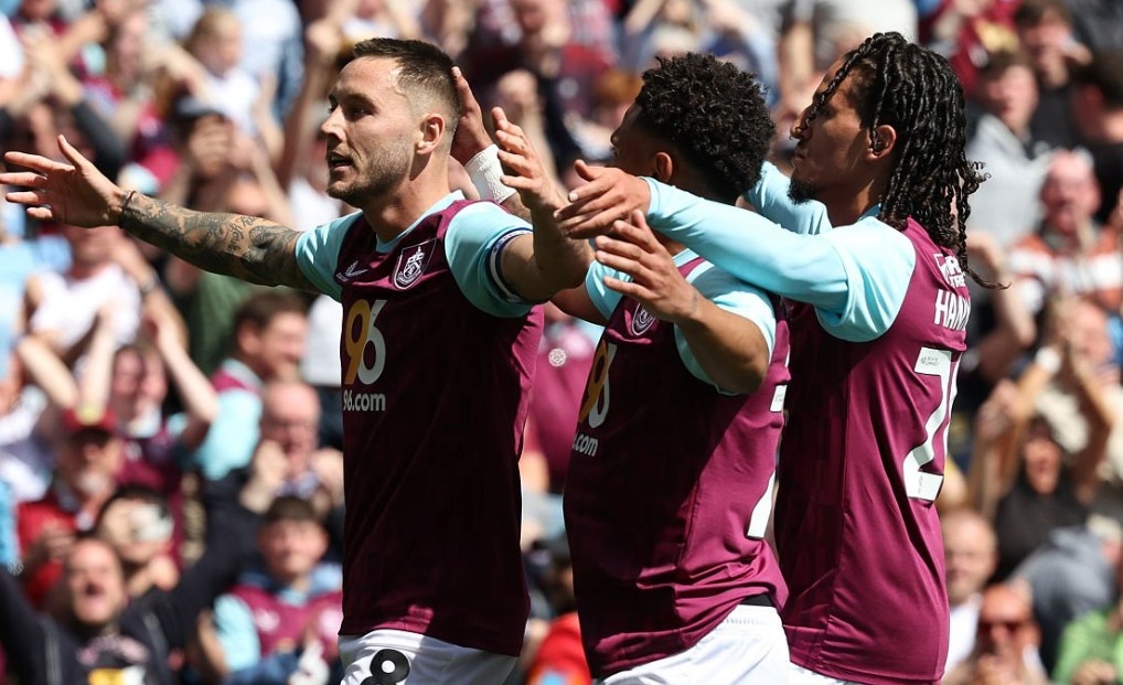 Burnley di vao lich su bong da Anh hinh anh