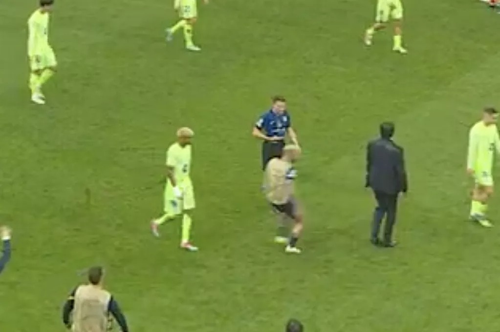 Cau thu Inter can HLV Inzaghi lao vao trong tai hinh anh