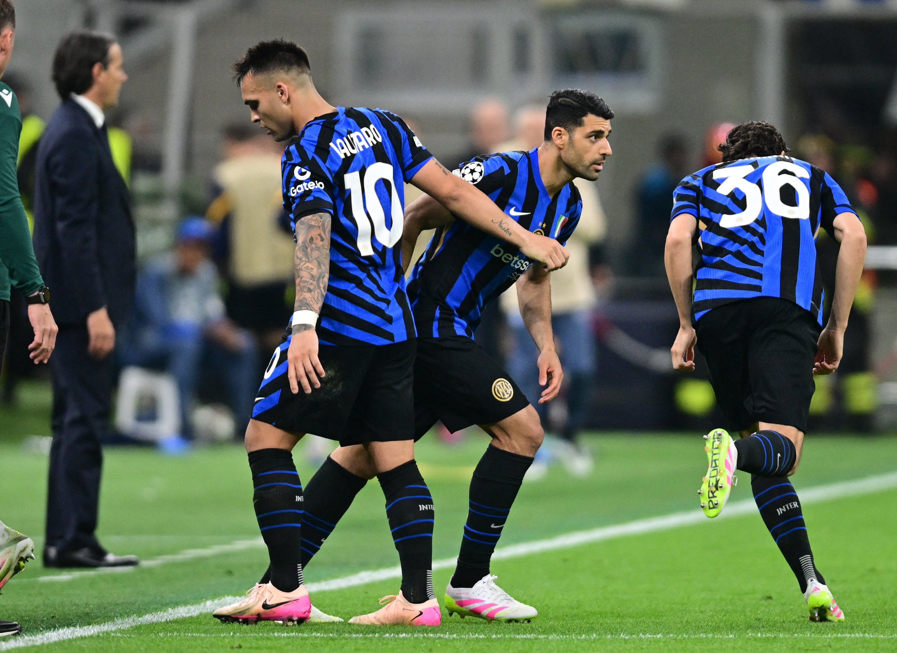 Chan sut Iran truoc co hoi lich su hinh anh