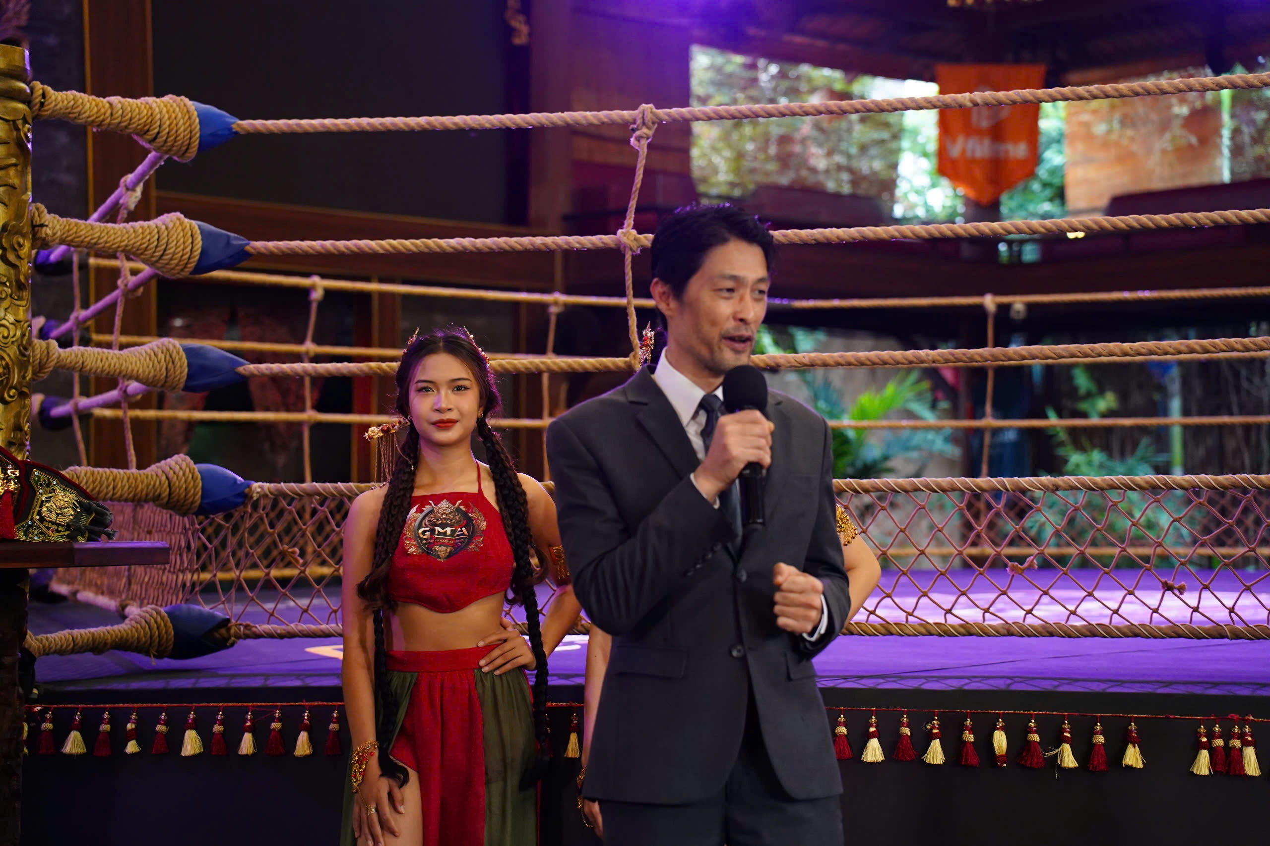 Johnny Tri Nguyen 'mo man' GMA 2025 hinh anh