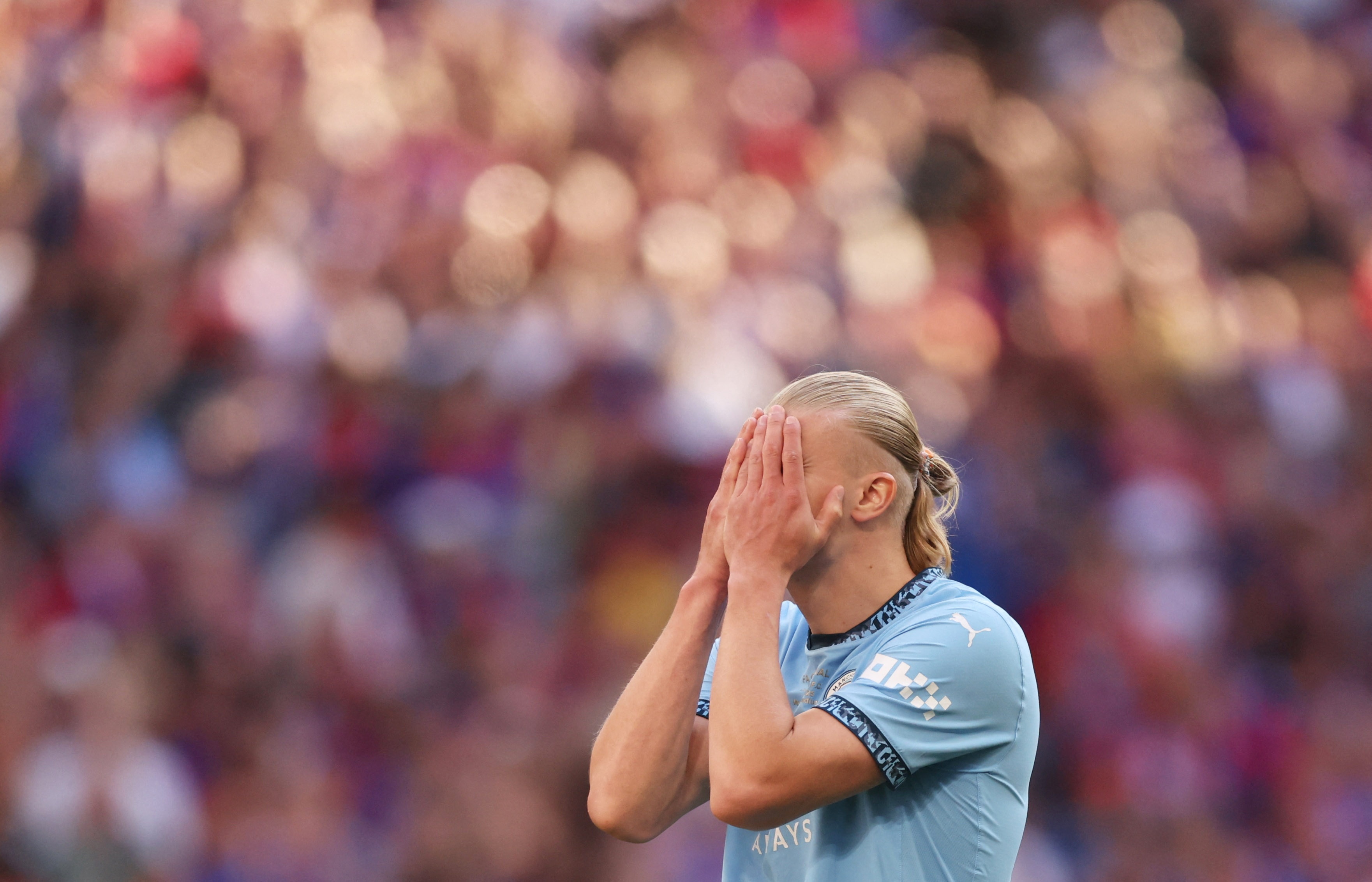 Haaland con kem xa Ronaldo, Messi hinh anh