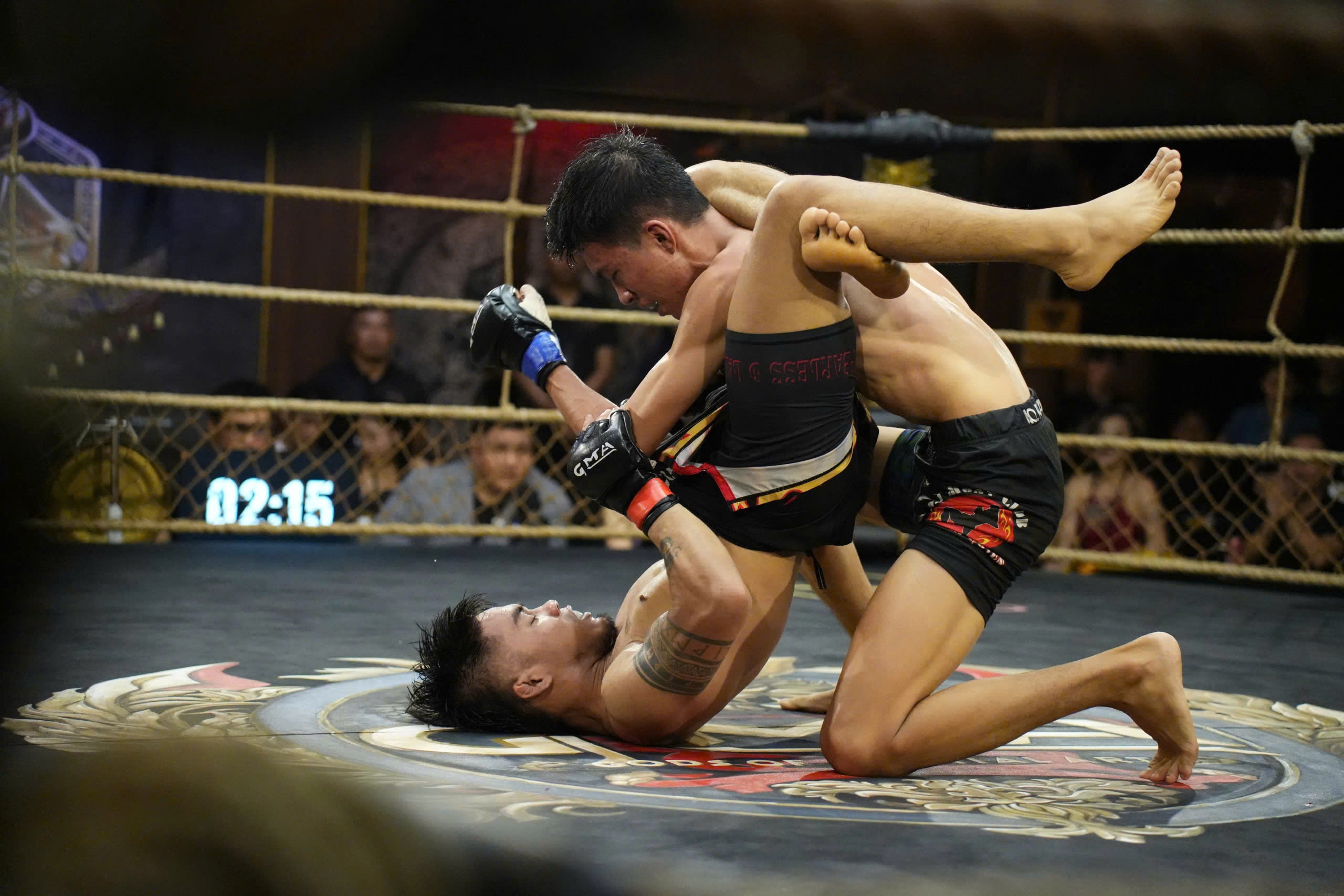 Man nhan voi 9 tran dau MMA kich tinh tai GMA 04 hinh anh