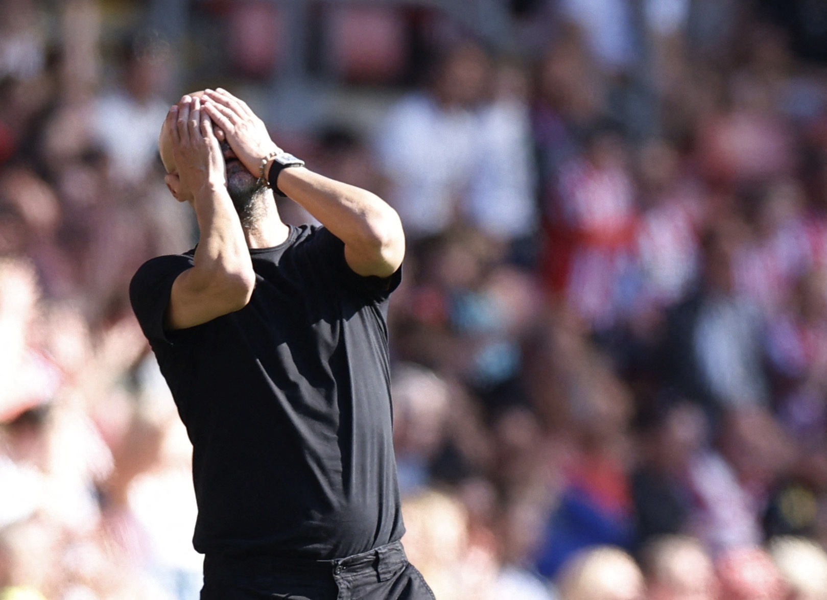 Man City tra gia dat vi Pep suy nghi qua nhieu hinh anh