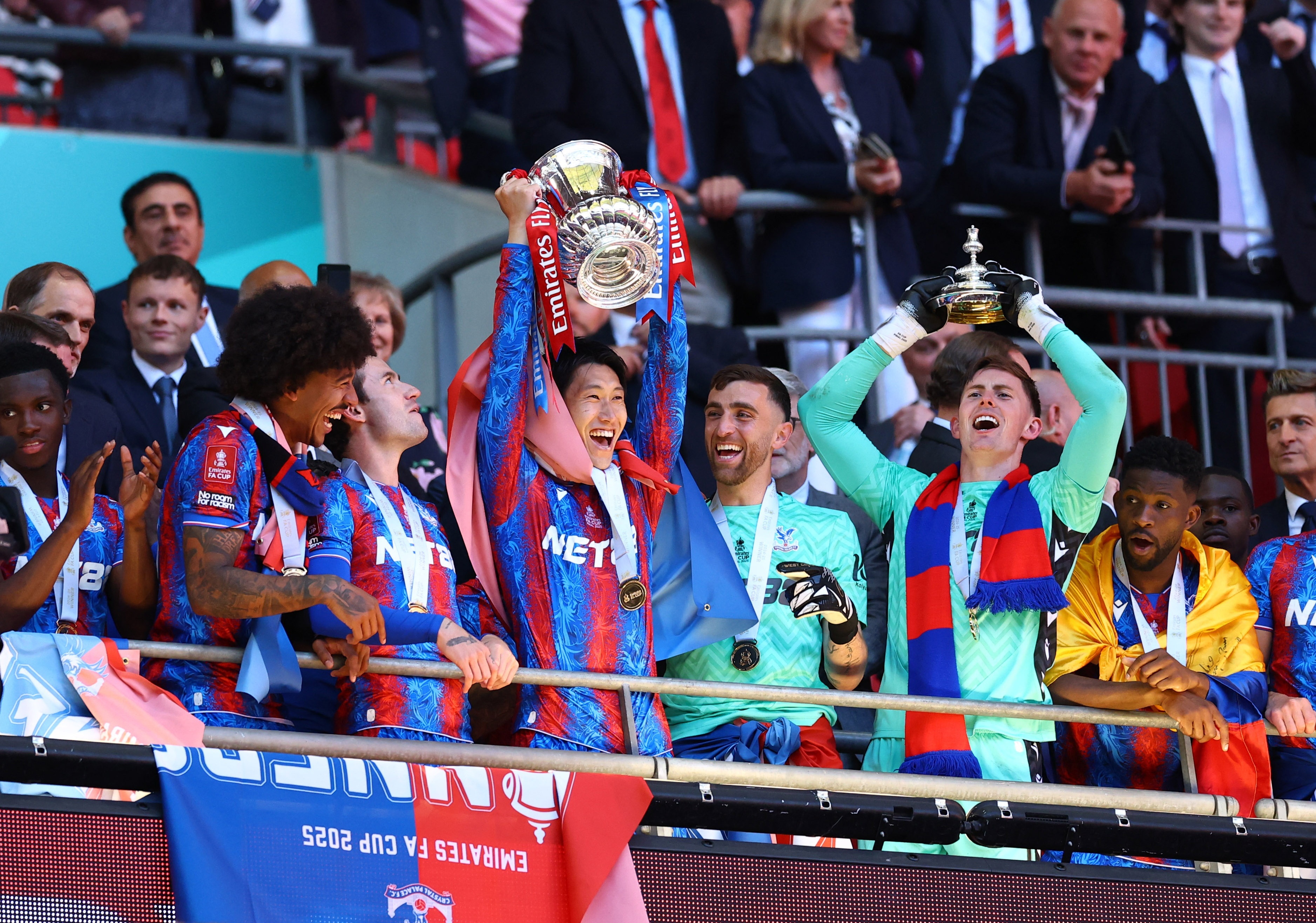 Tien ve Nhat Ban di vao lich su FA Cup hinh anh