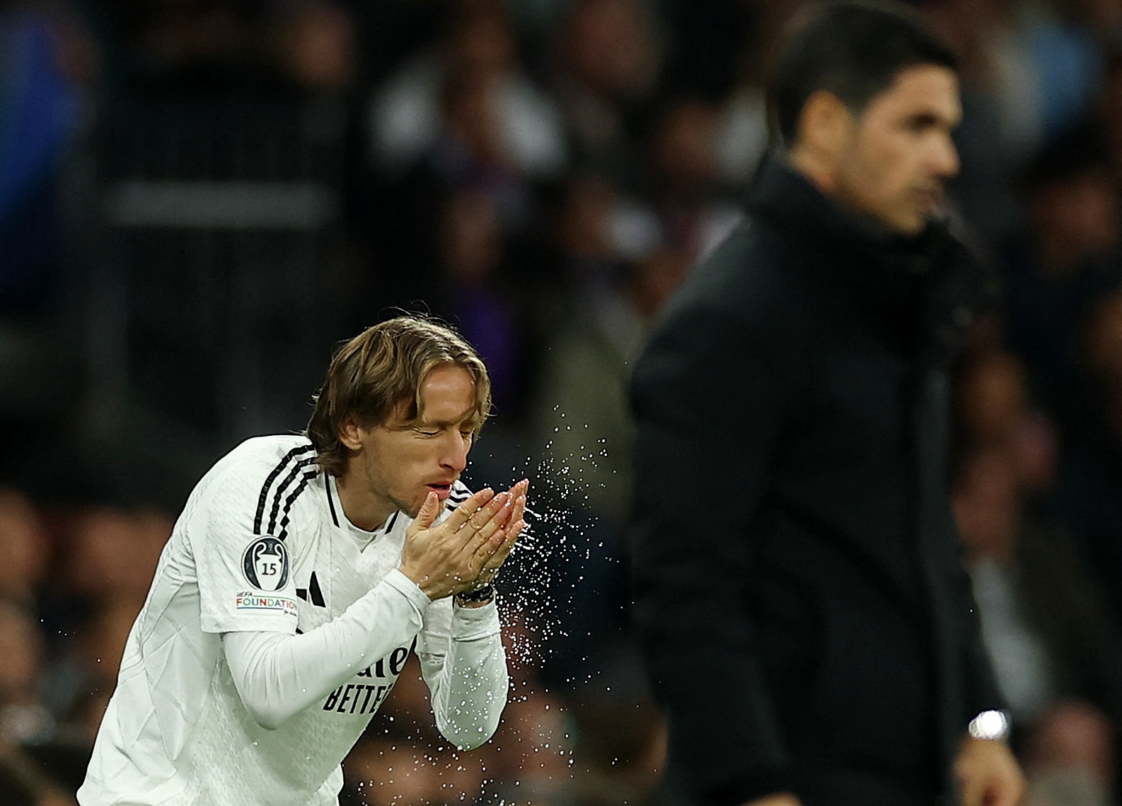 Modric bo vo ve tuong lai hinh anh