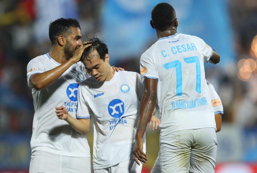 Van Toan, Tuan Anh cung CLB Nam Dinh vui dap HAGL hinh anh