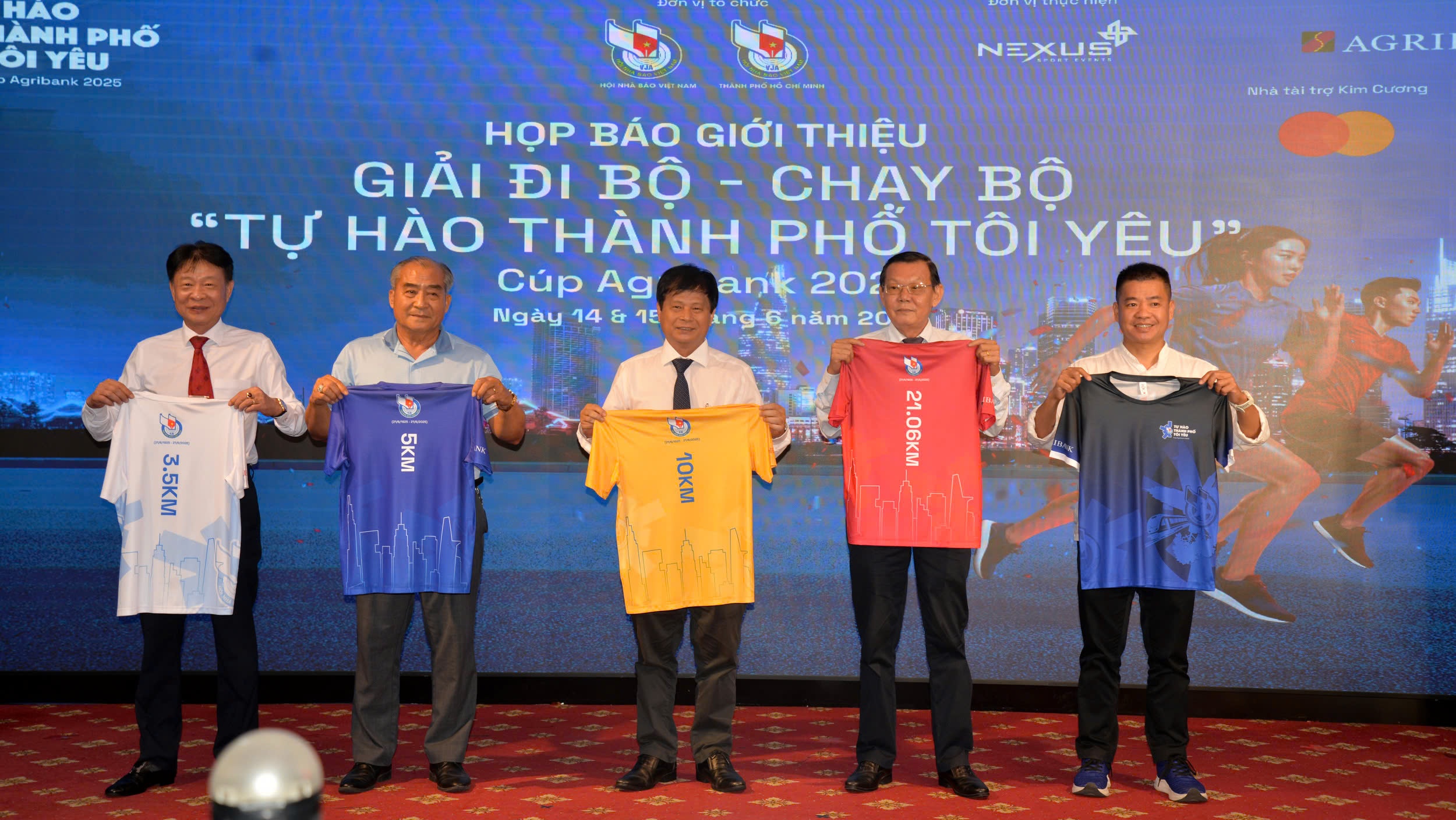 Giai di bo - chay bo thu hut hon 6.000 nguoi tham gia hinh anh