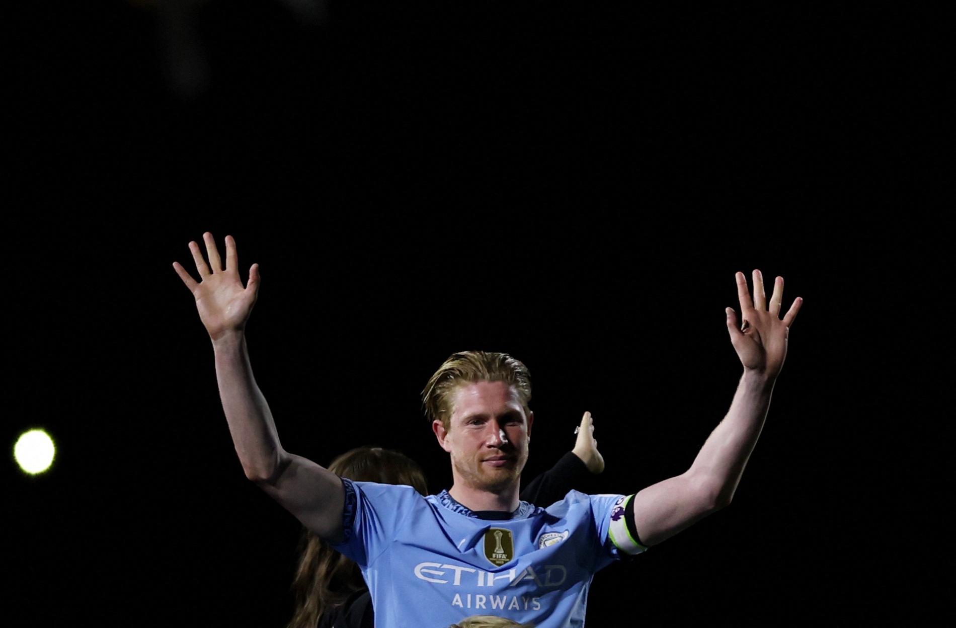 Tam biet, De Bruyne hinh anh