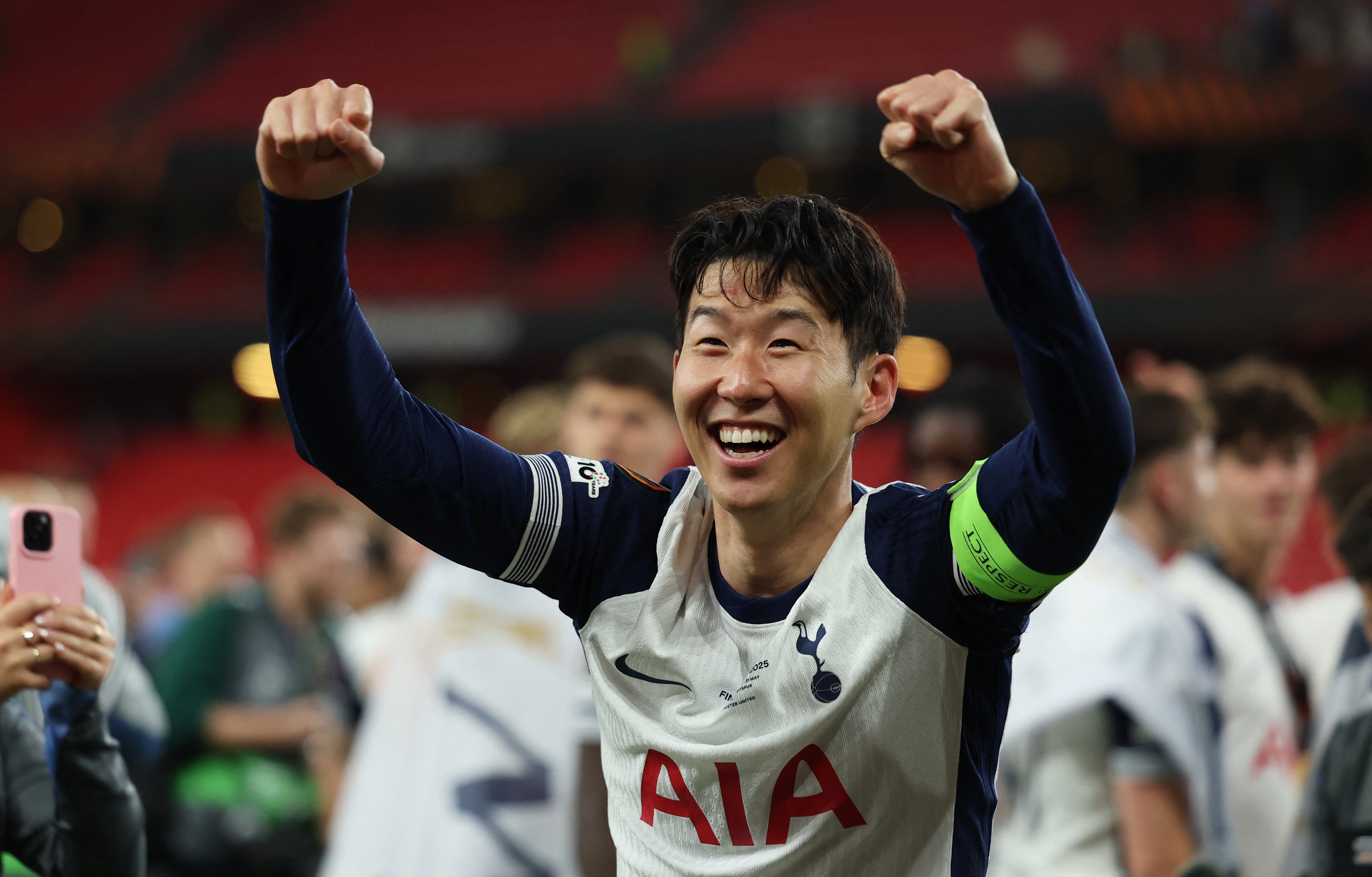 Voi Tottenham, Son Heung-min gio vi dai hon Kane hinh anh