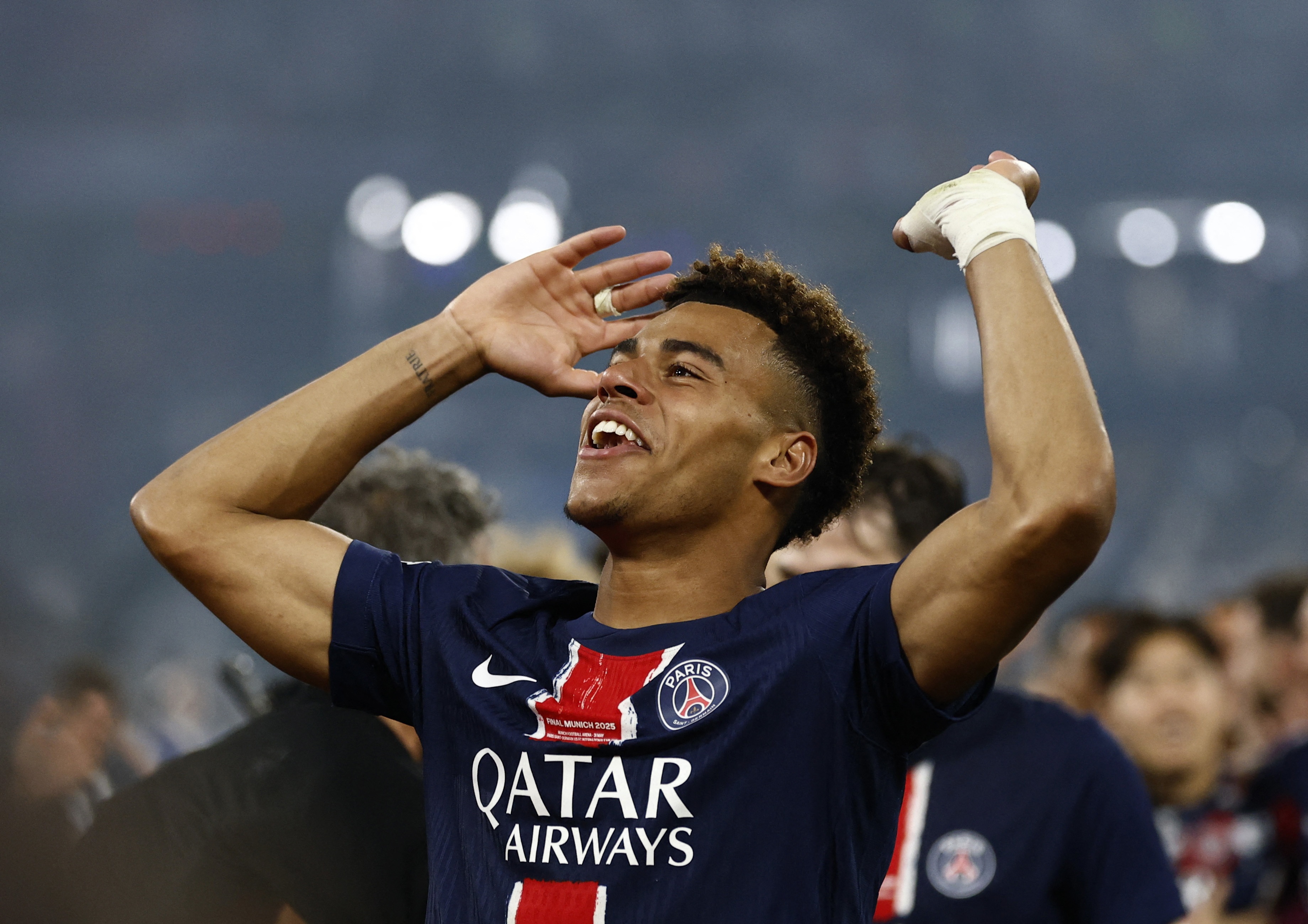 Voi Doue, PSG khong can tim 'nguoi thay the Mbappe' nua hinh anh