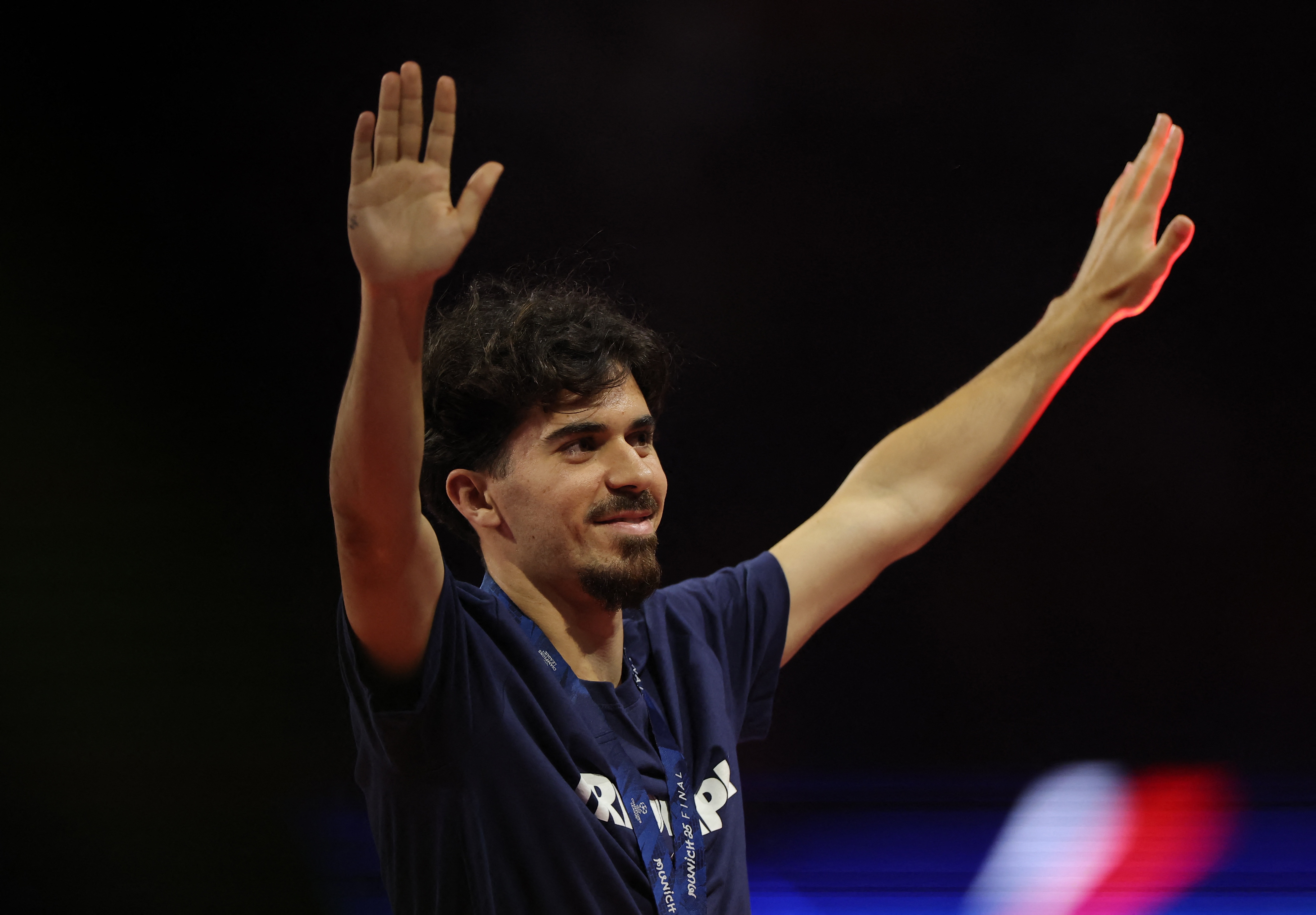 Messi da sai ve Vitinha hinh anh