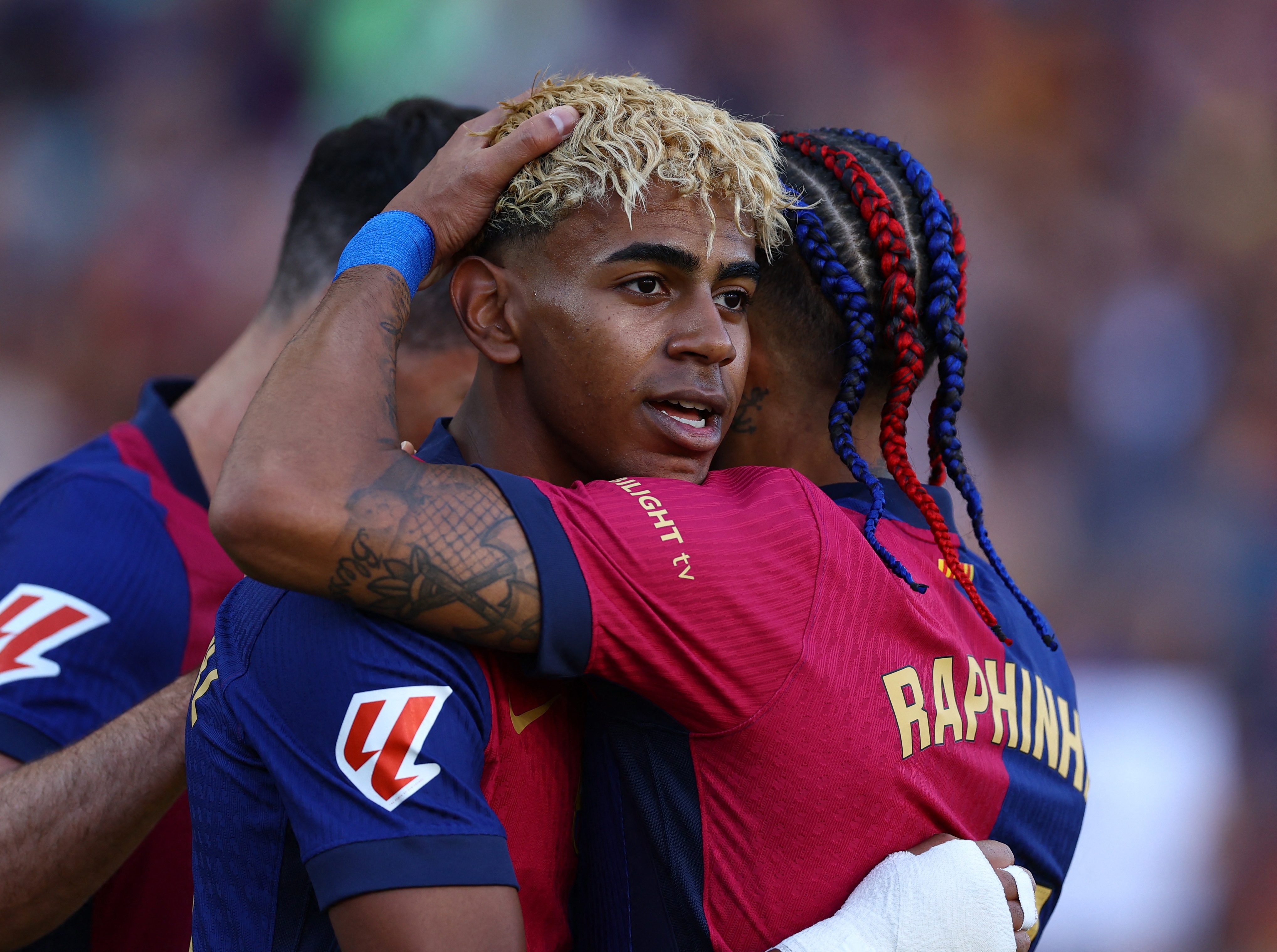 Phan ung cua Barca truoc nguy co bi loai khoi Champions League hinh anh