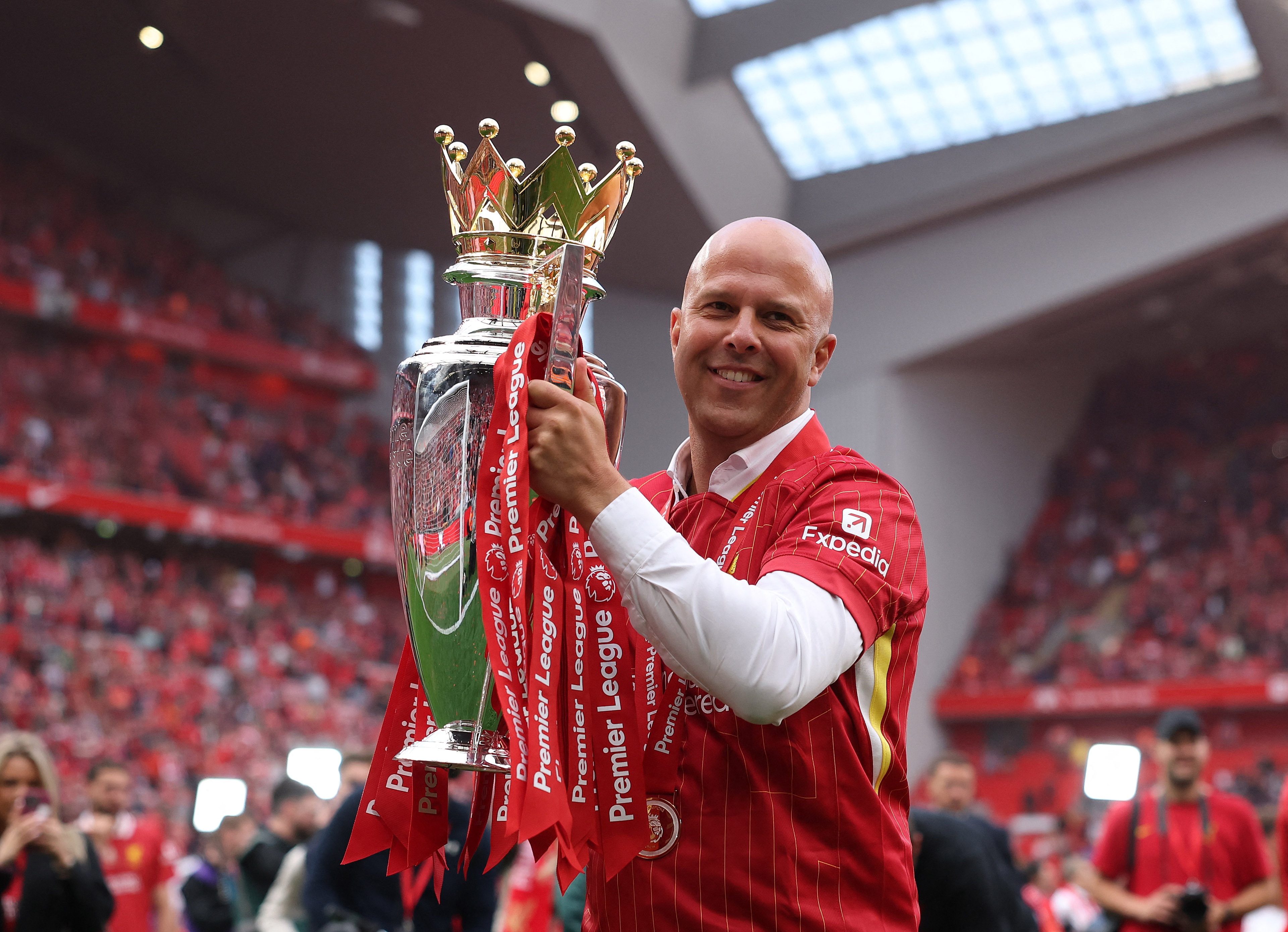 Liverpool chi dam de thong tri Ngoai hang Anh hinh anh