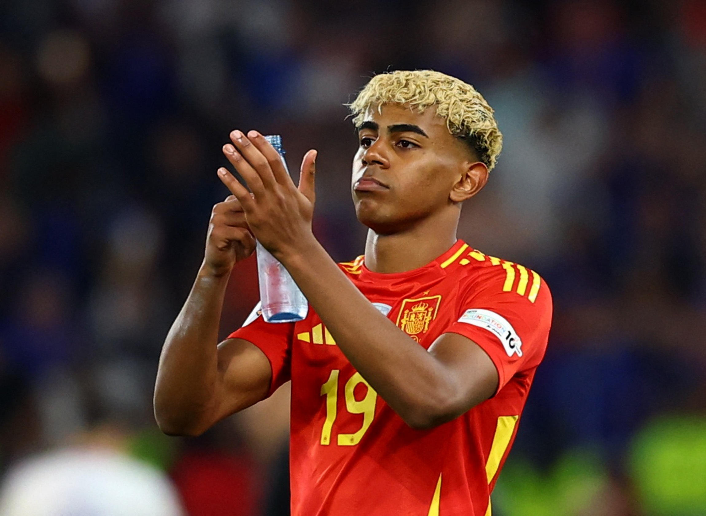 Lamine Yamal va tuyen ngon Qua bong vang hinh anh