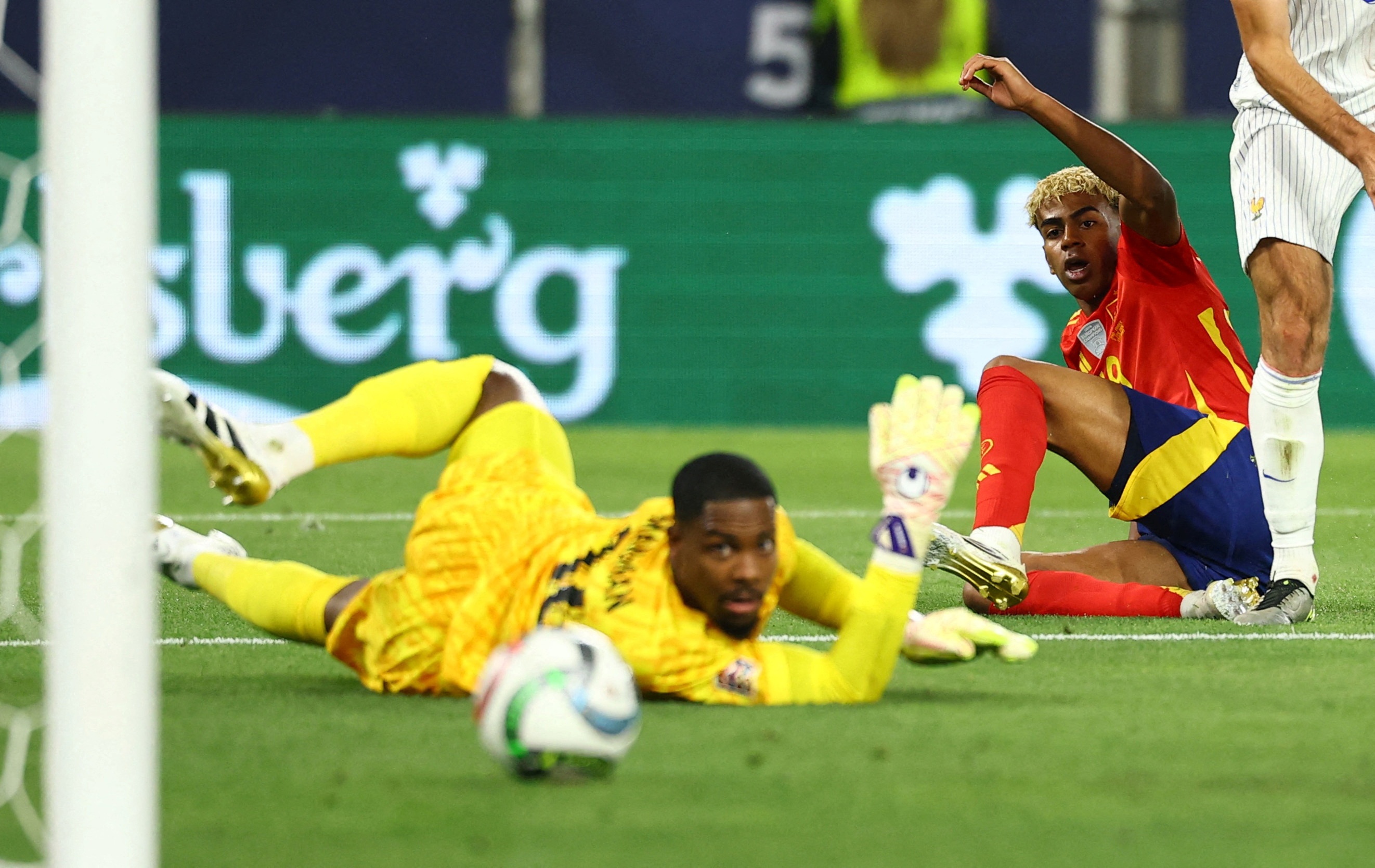 Su vo ly cua Qua bong vang hinh anh