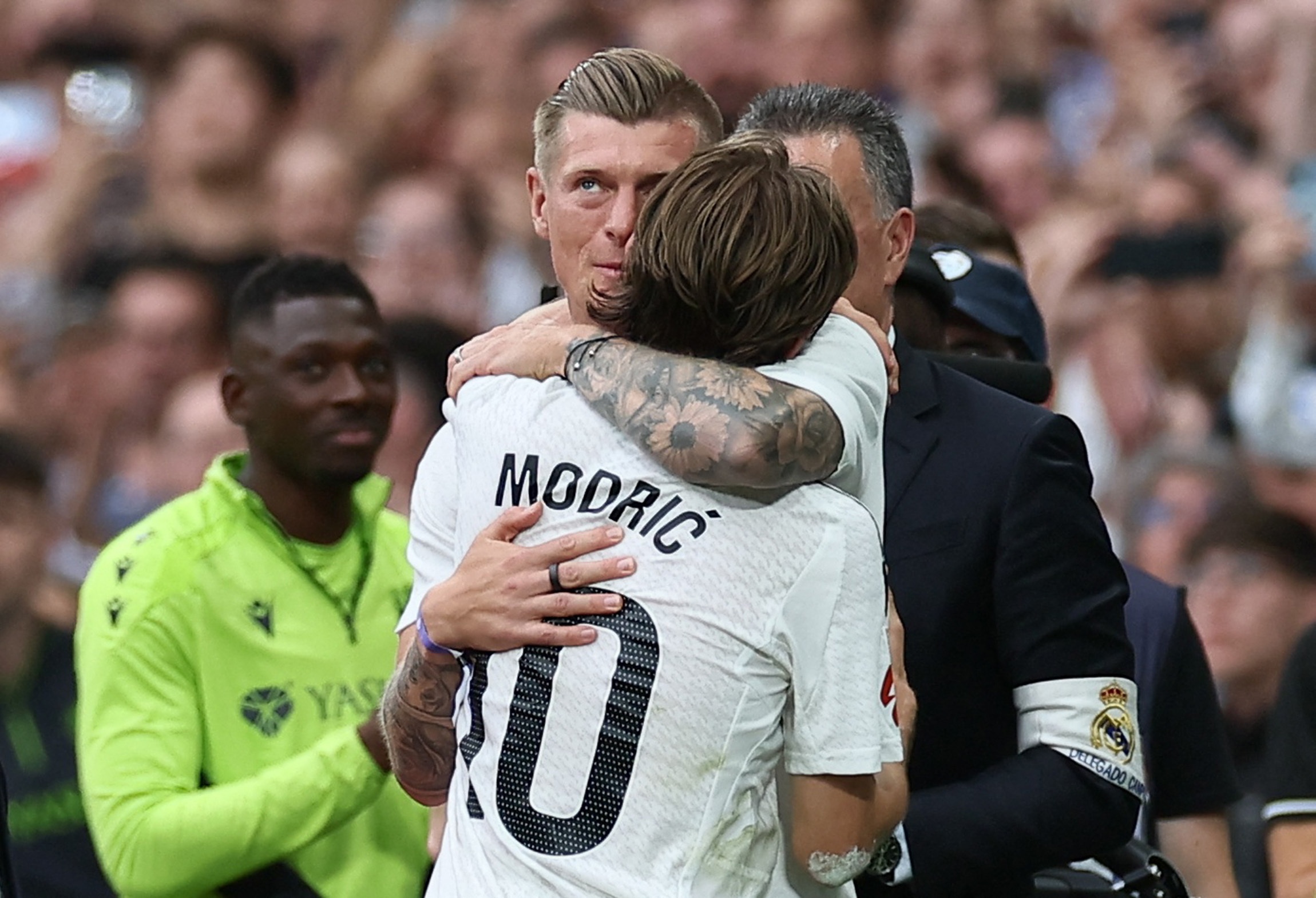 Toni Kroos tai xuat san Bernabeu hinh anh