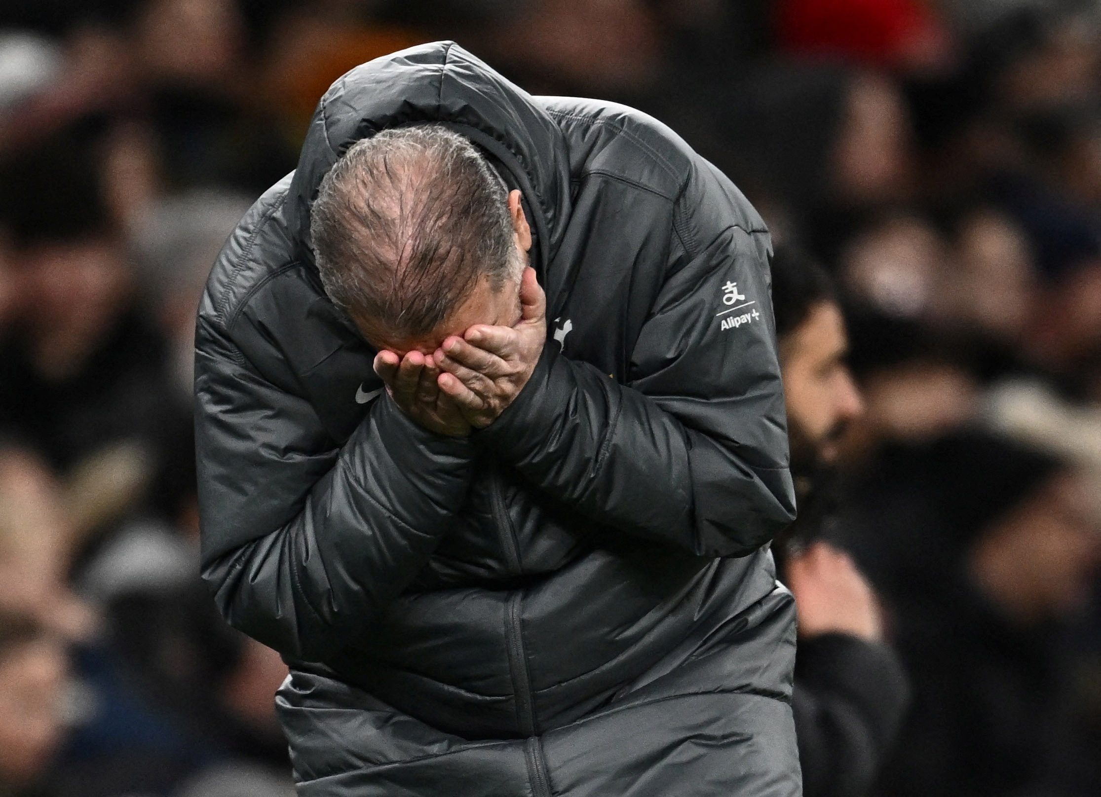 Tottenham sa thai HLV Postecoglou hinh anh