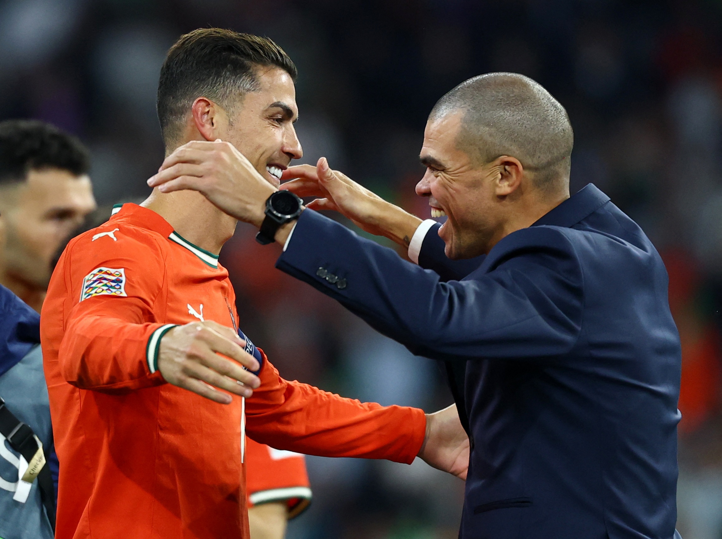 Ronaldo - cham het hay dau cham lung hinh anh