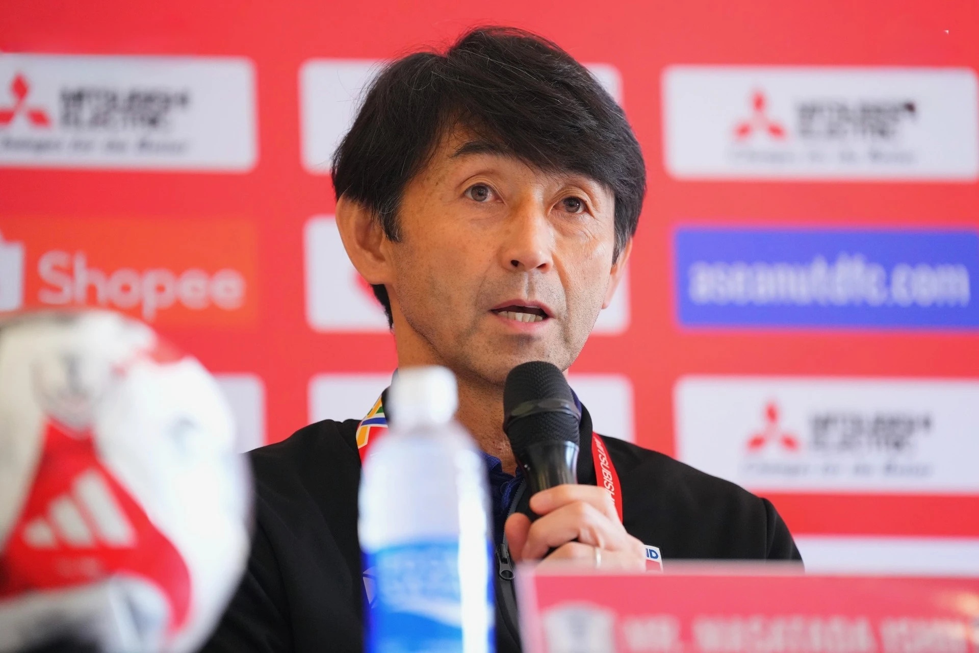 Chien thuat Nhat cho bong da Thai Lan tren da pha san hinh anh