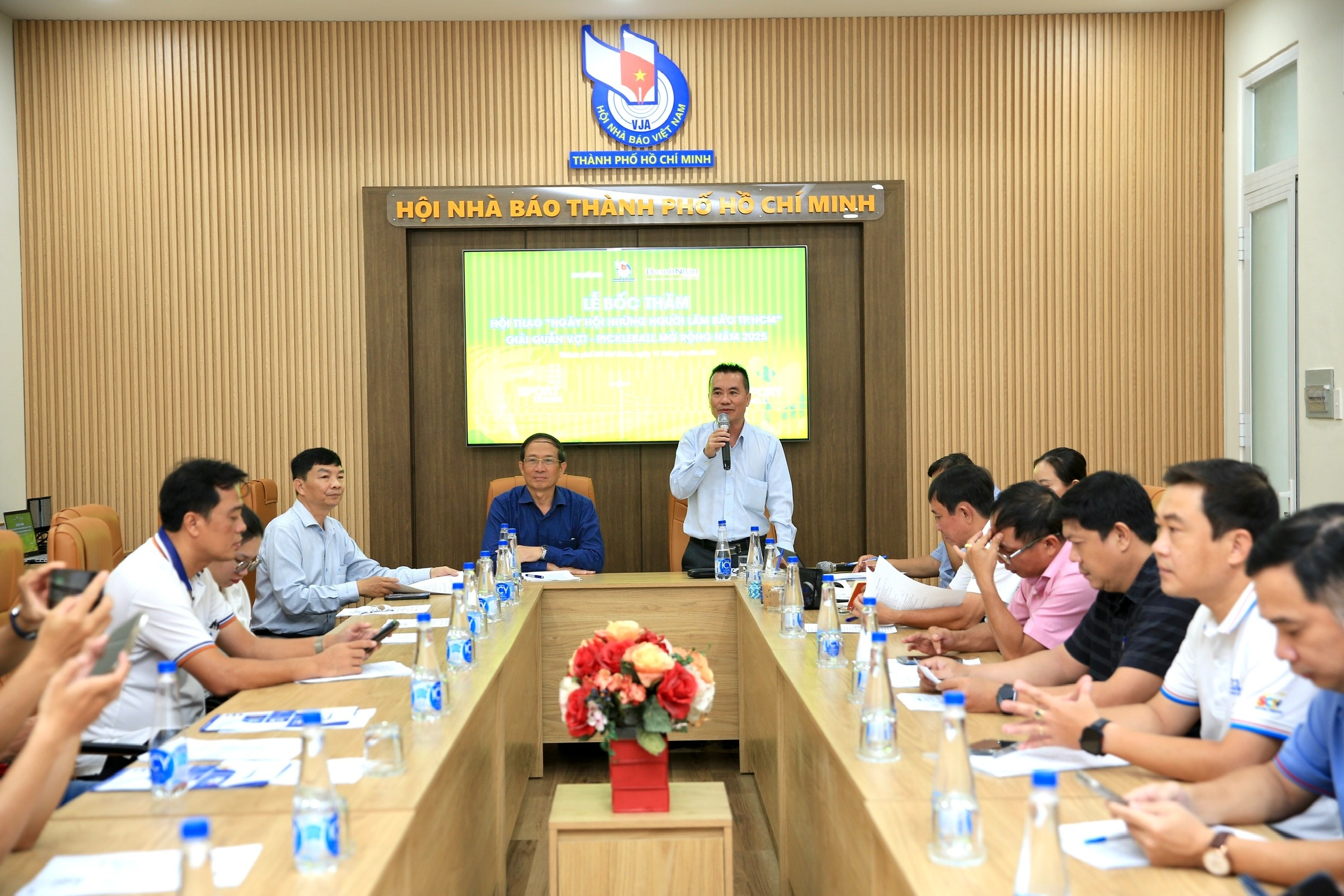 Pickleball lan dau xuat hien o giai hoi nha bao TP.HCM hinh anh