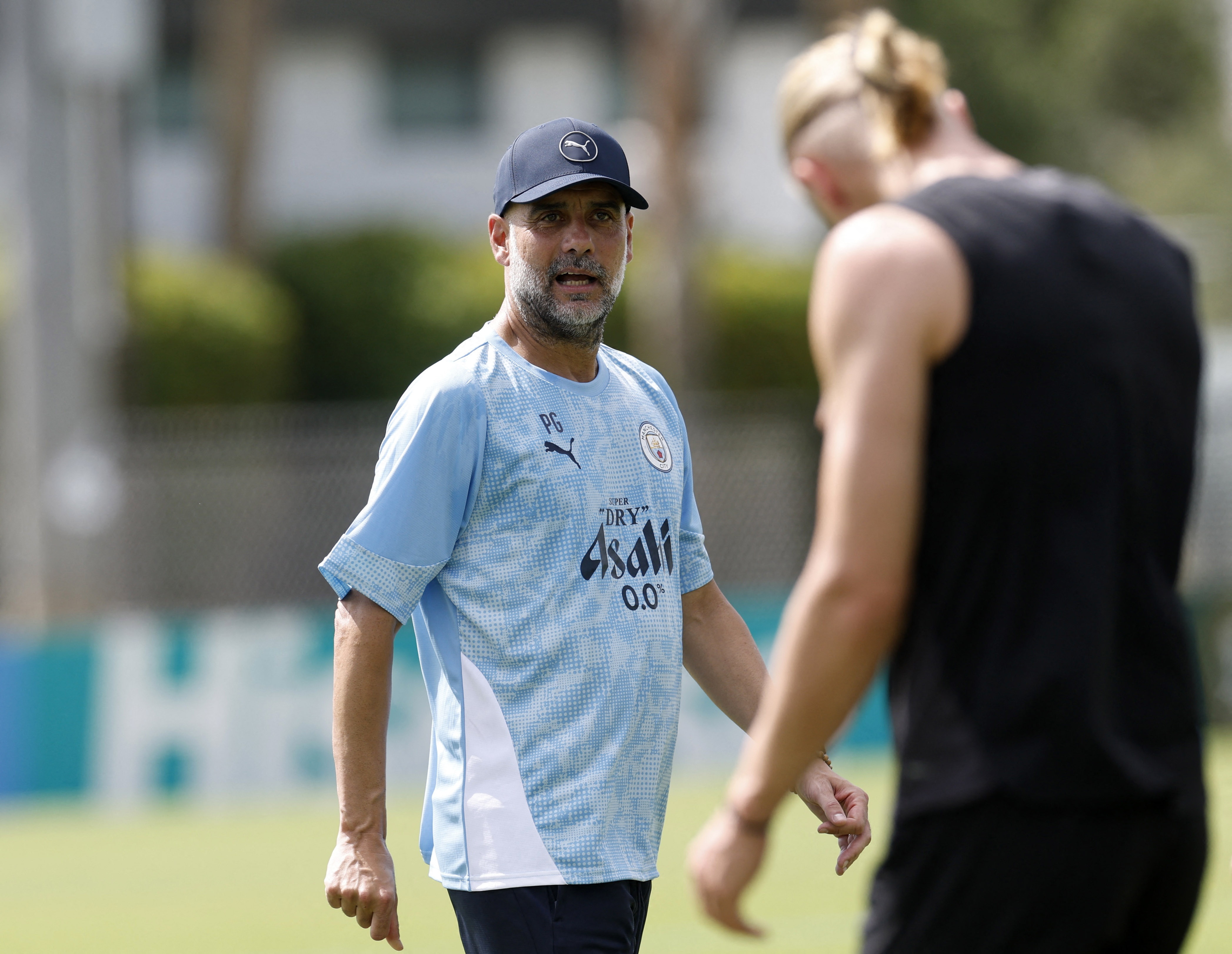 Man City 've lang' chinh phuc the gioi hinh anh