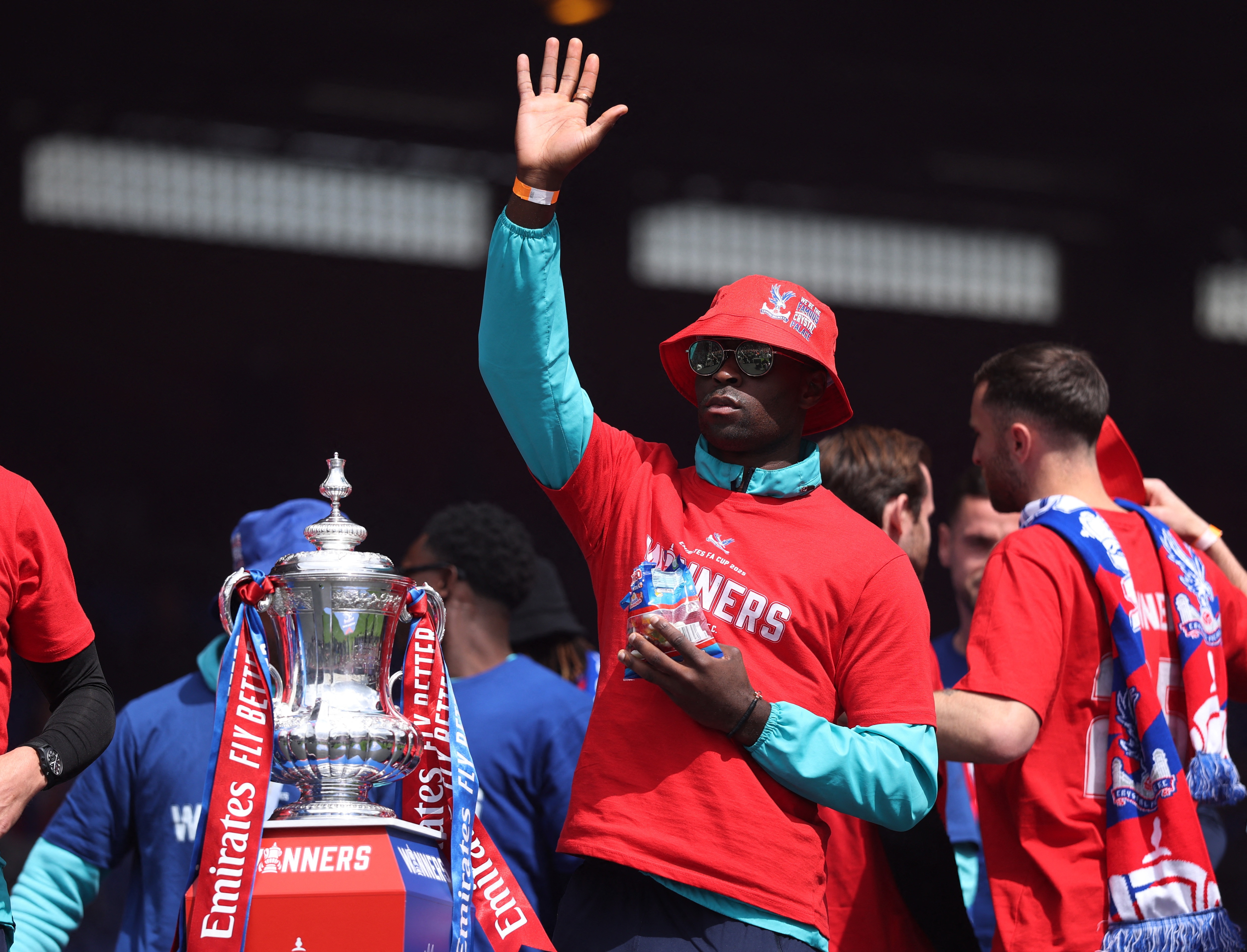 Liverpool va Arsenal tranh gianh sao tuyen Anh hinh anh