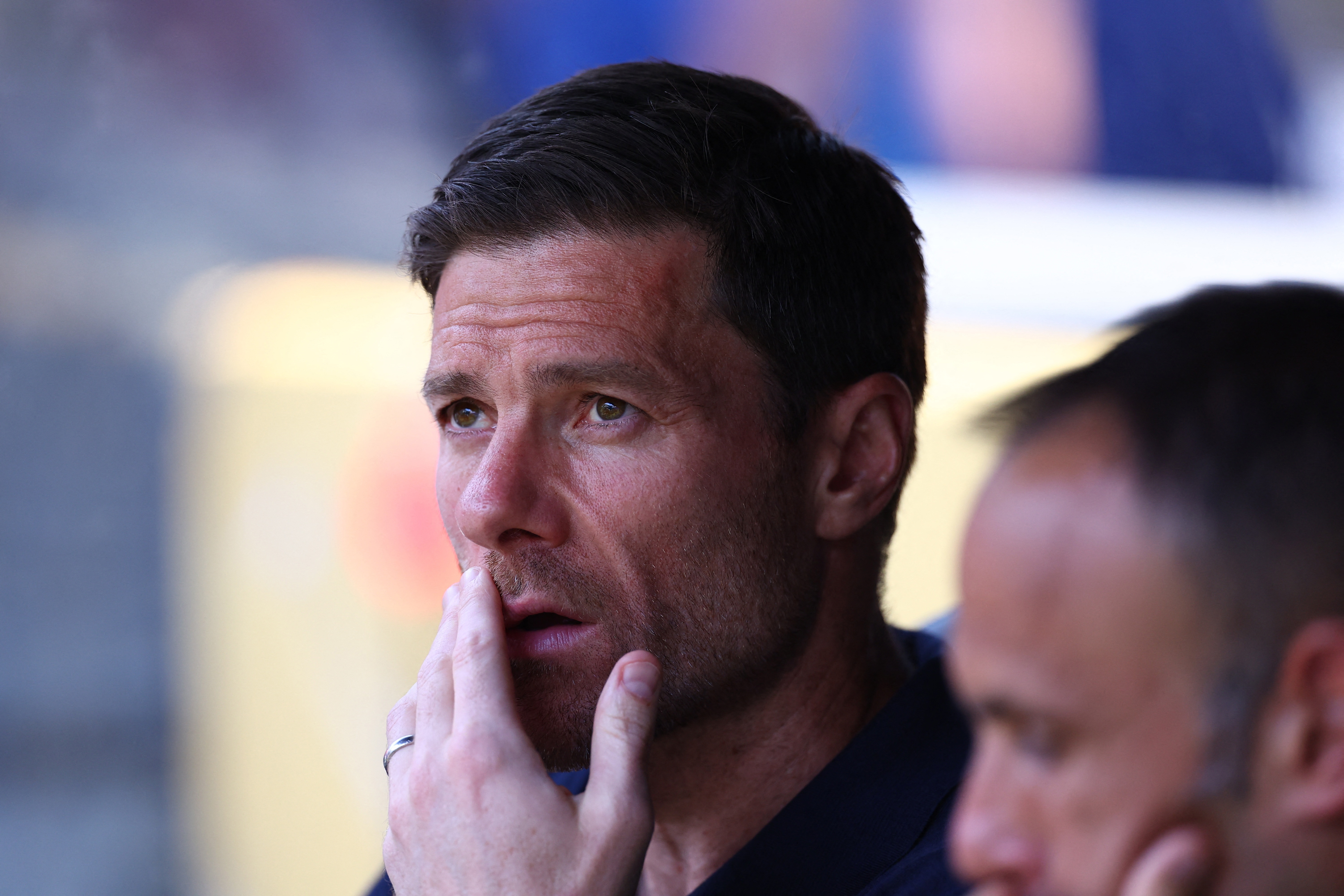 Xabi Alonso nhan 'gao nuoc lanh' dau tien tai Real Madrid hinh anh