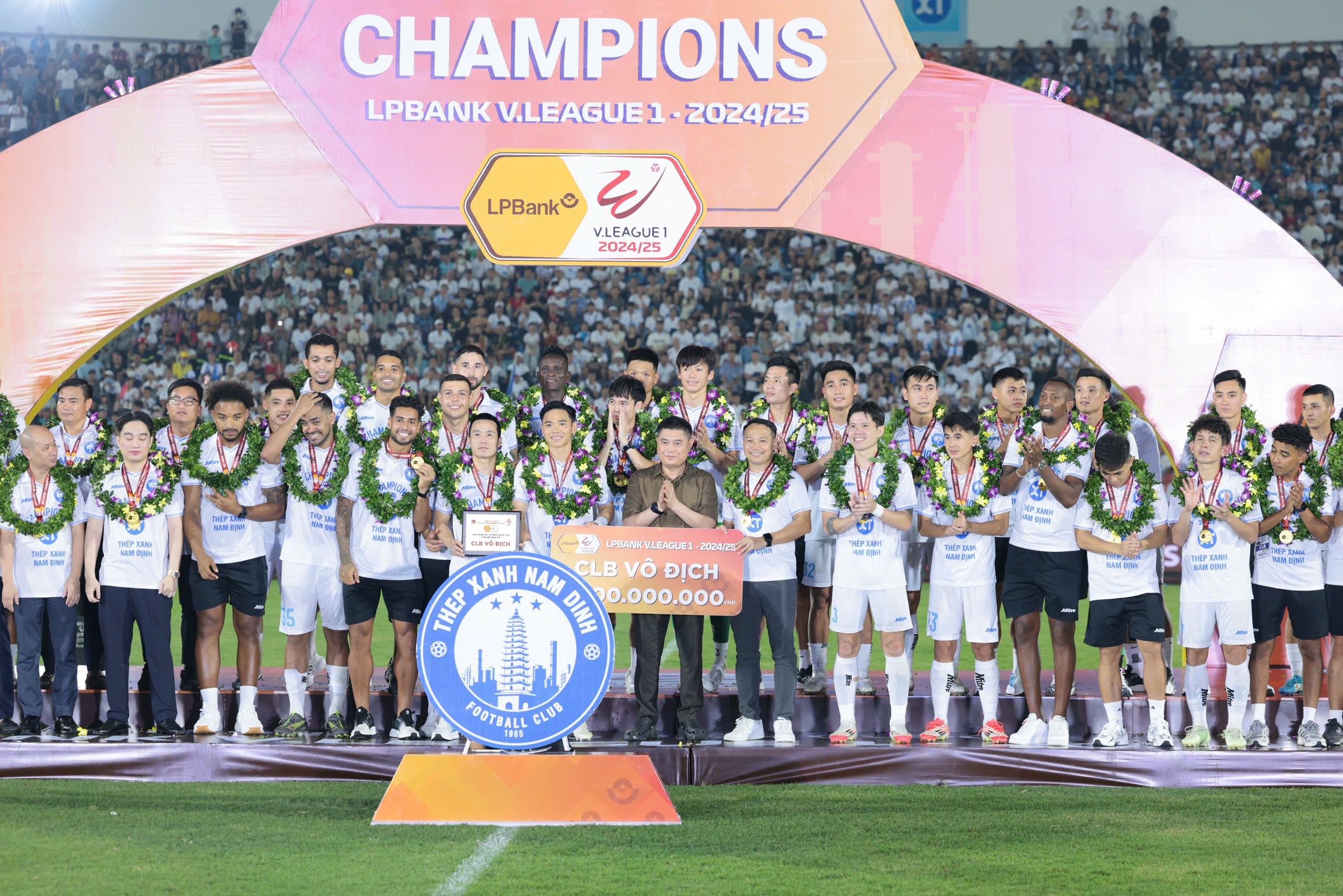 Van Toan: 'Chuc vo dich nay la cua ca tap the' hinh anh