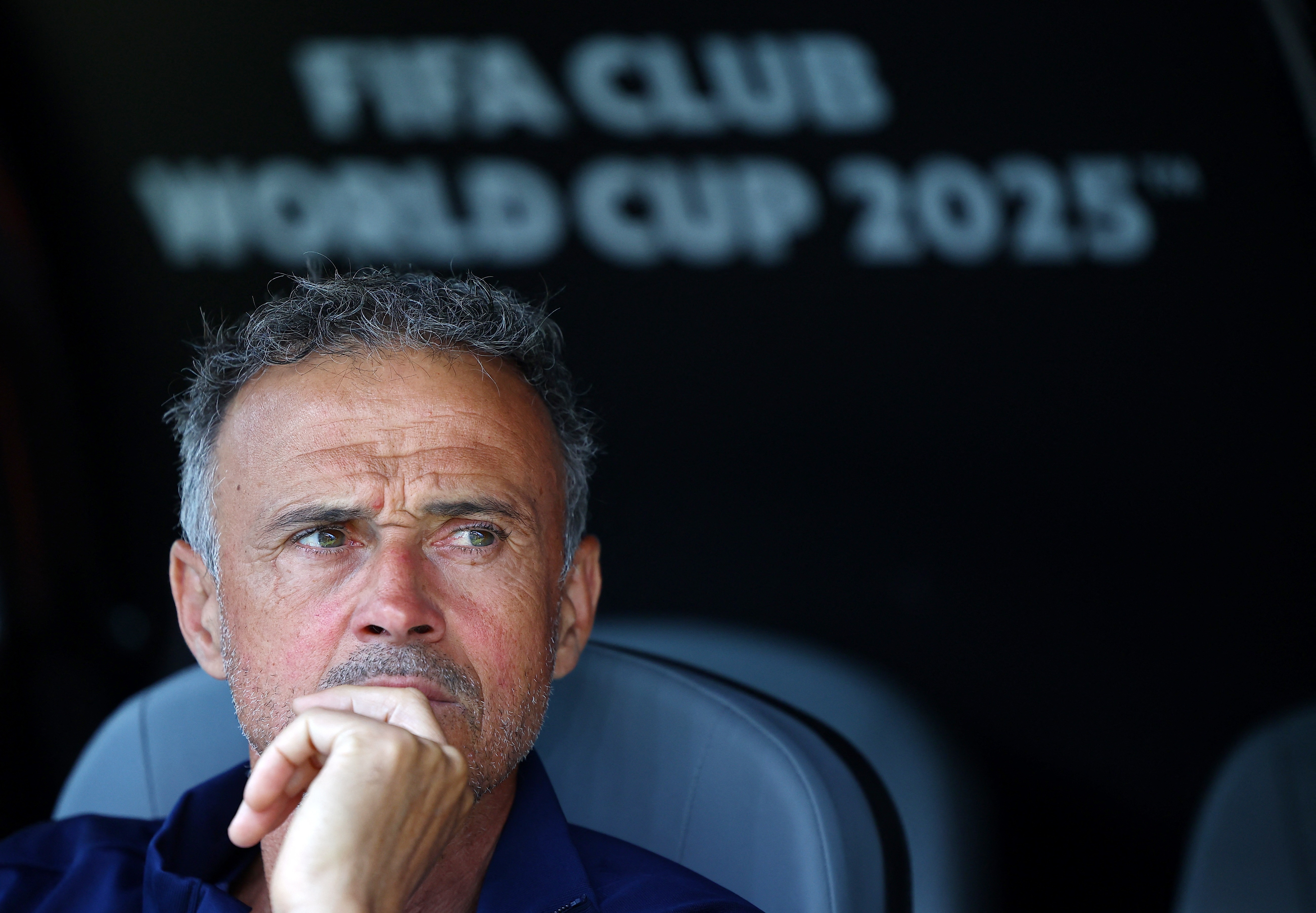 Mat san Club World Cup bi boc tran hinh anh