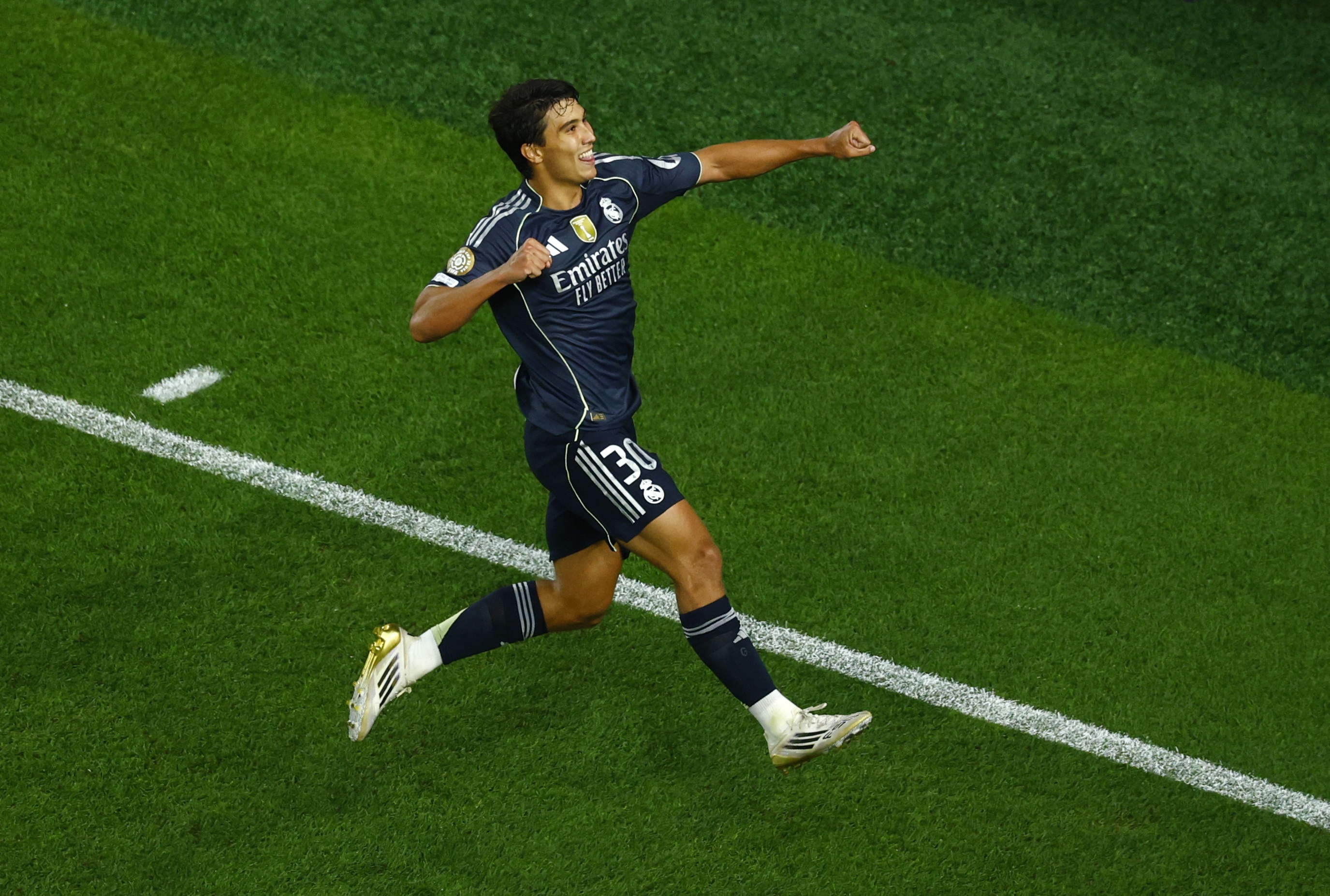 Xabi Alonso da dung ve Gonzalo Garcia hinh anh