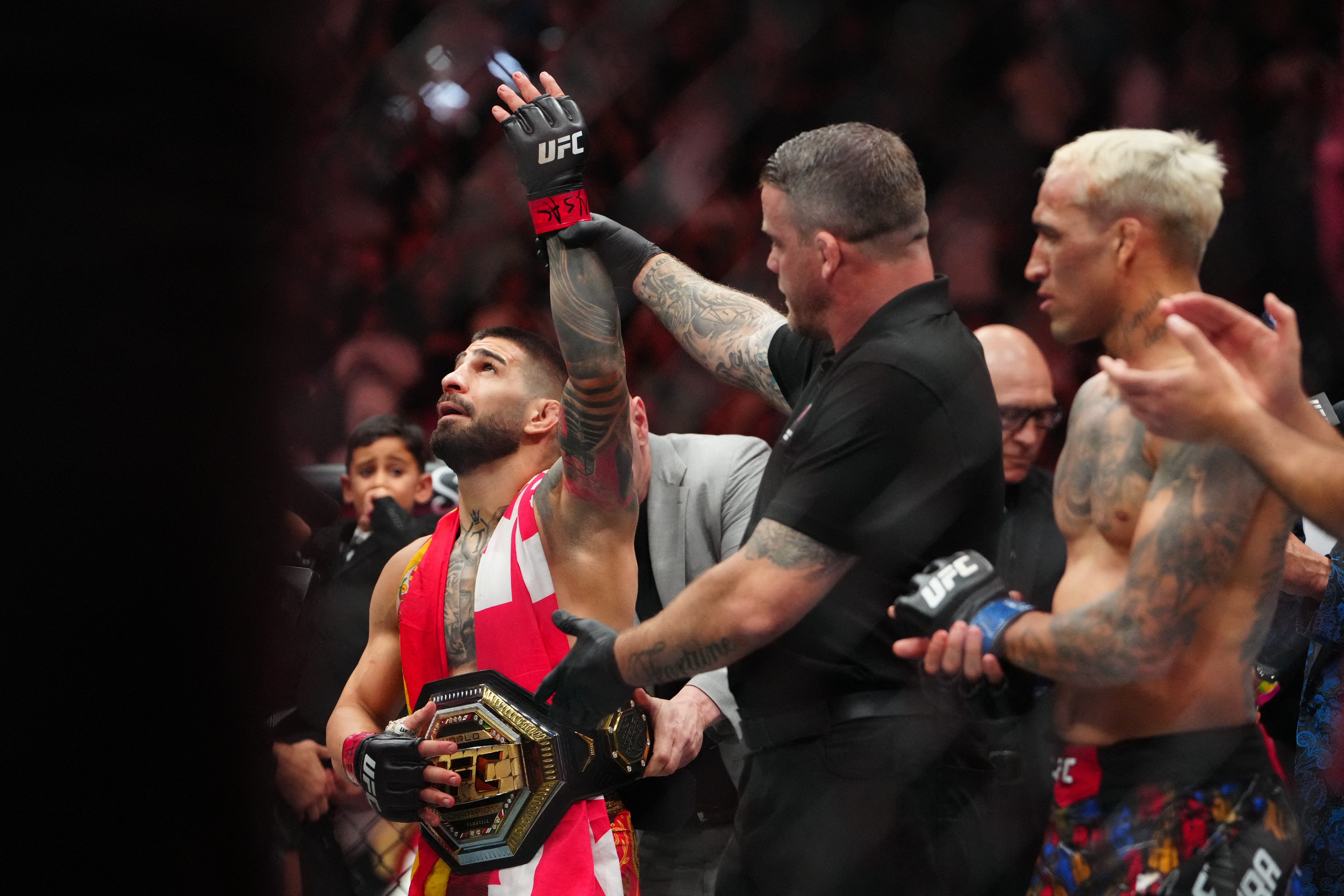 Ilia Topuria - “Qua bom nho” sap lam no tung the gioi UFC hinh anh