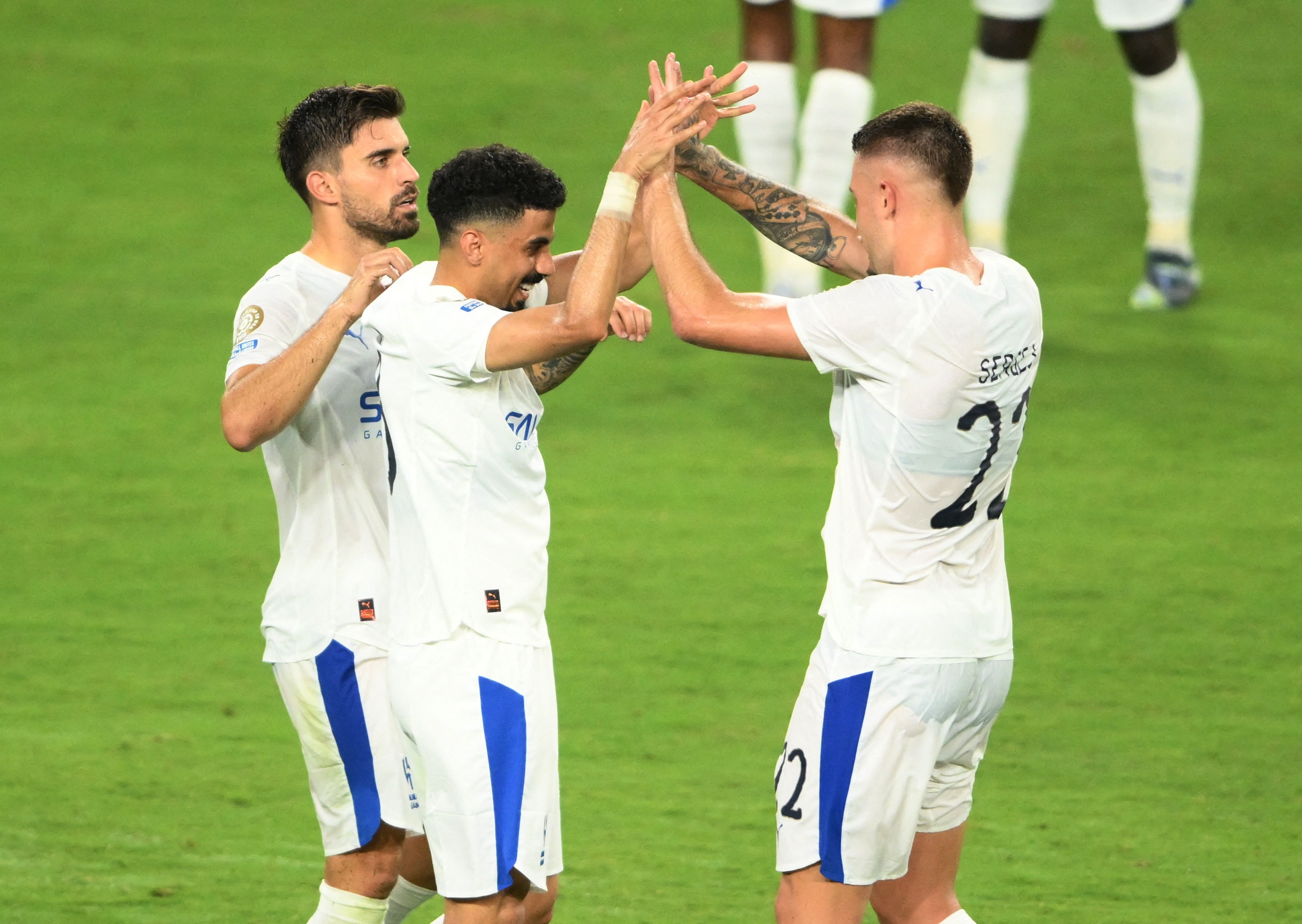 Ngao nghe Al Hilal hinh anh