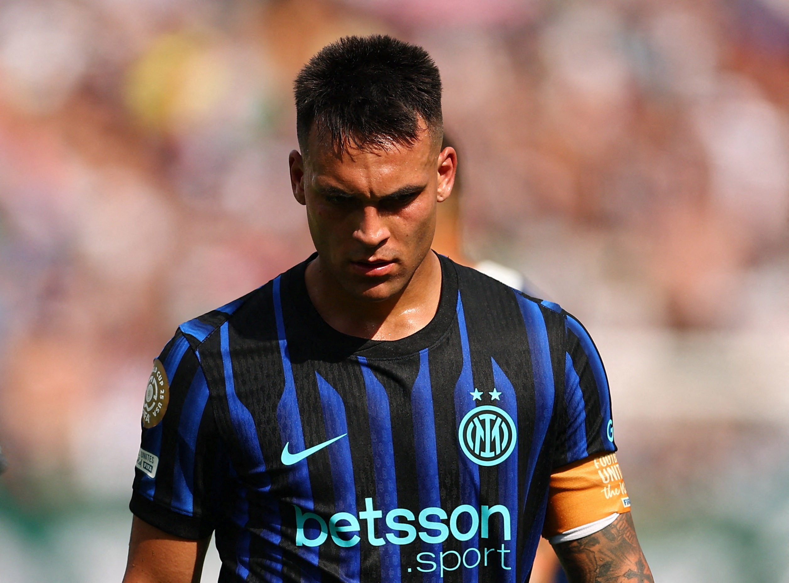 Noi bo Inter Milan day song sau that bai hinh anh