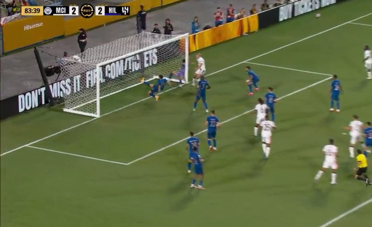 Cau thu Al Hilal cuu thua khong tuong hinh anh