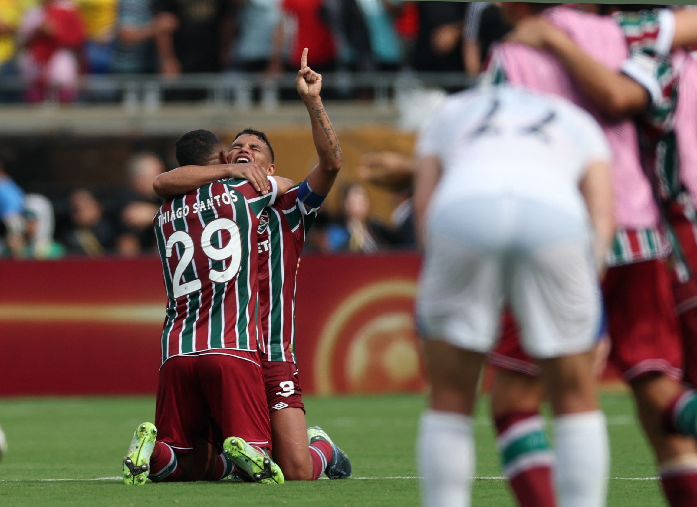 Thiago Silva lai khien tat ca ngo ngang hinh anh