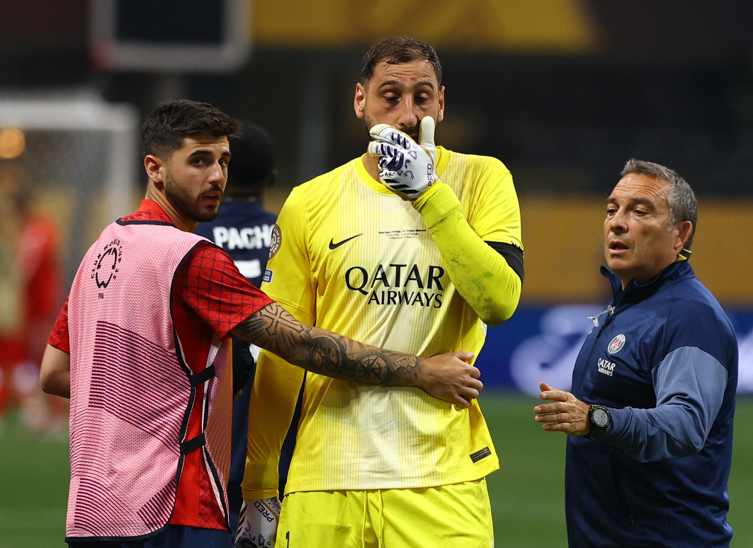 Donnarumma nhan tin xin loi Musiala sau pha va cham kinh hoang hinh anh