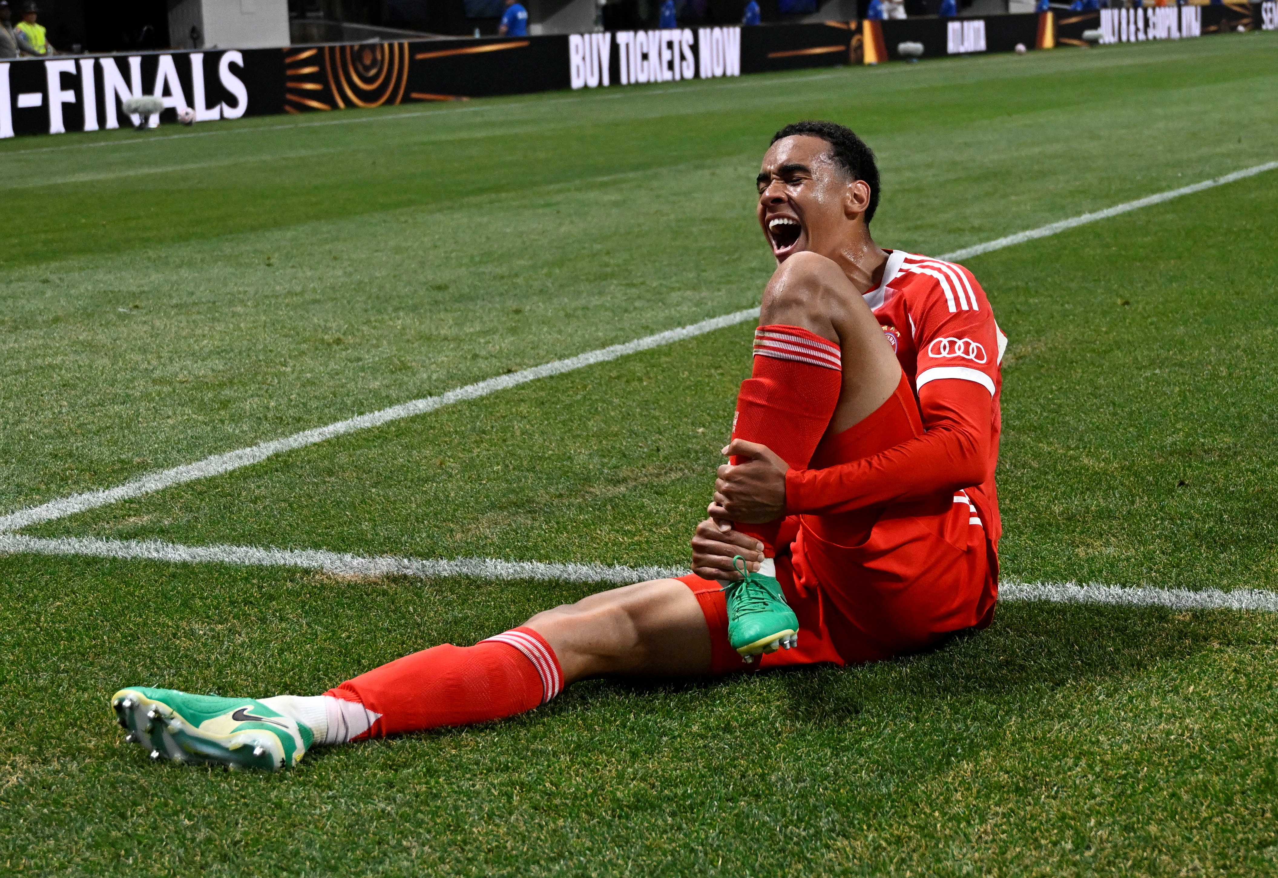 Musiala len tieng sau chan thuong kinh hoang hinh anh