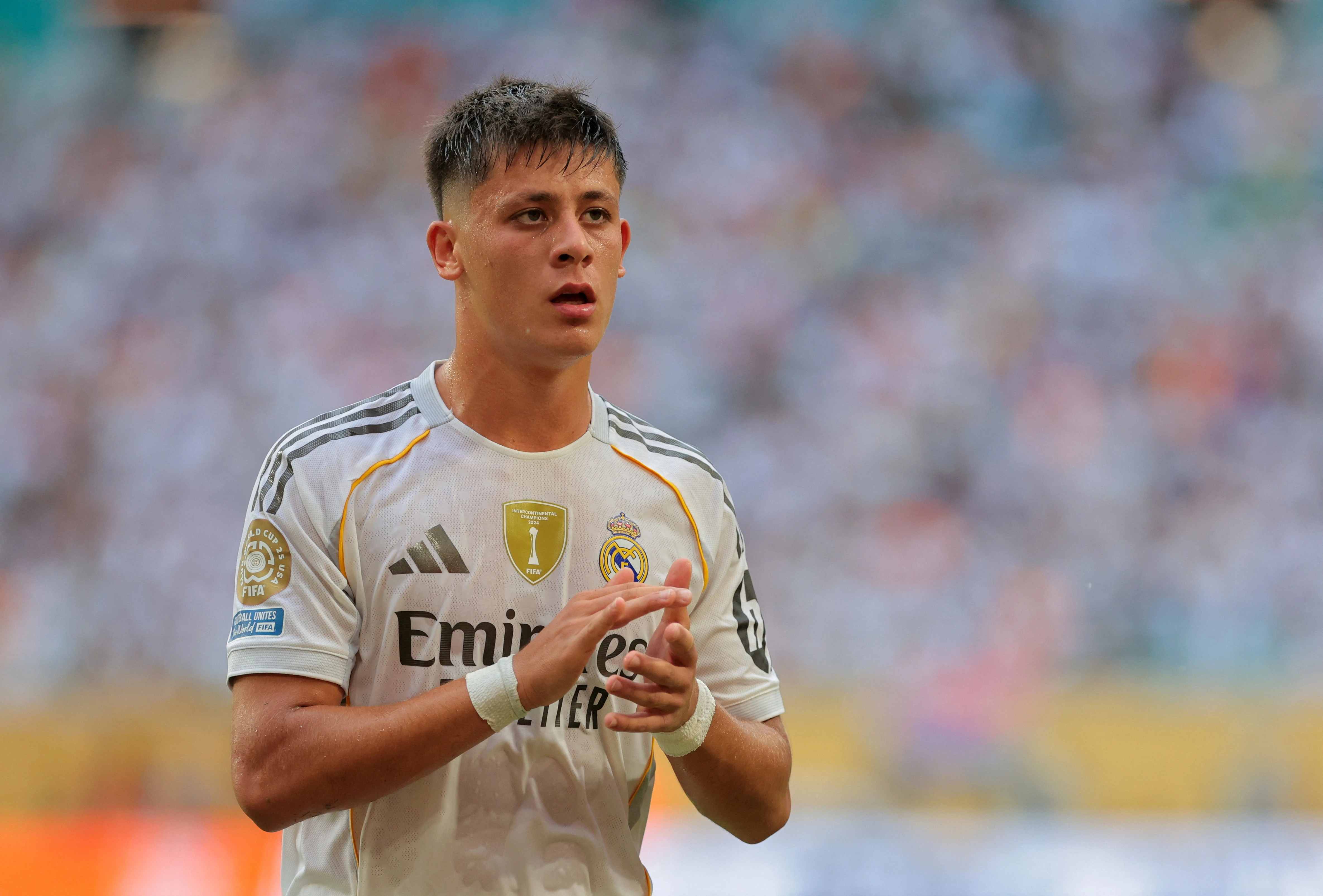 Van menh Arda Guler doi chieu hinh anh