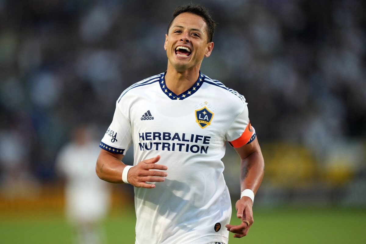 Chicharito gay bao du luan tai Mexico hinh anh