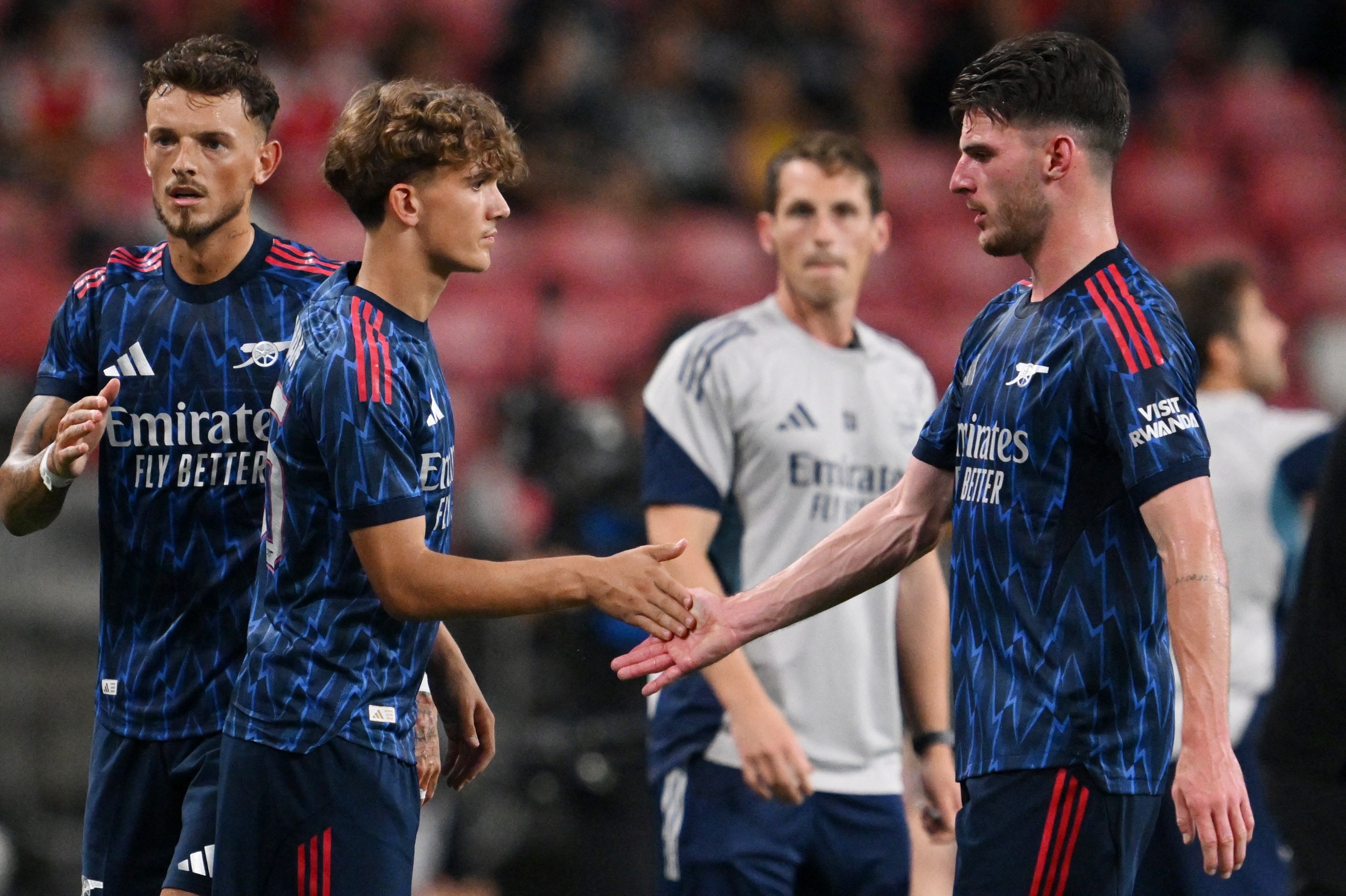 'Than dong' Arsenal gay sot voi man trinh dien chung chac o tuoi 15 hinh anh