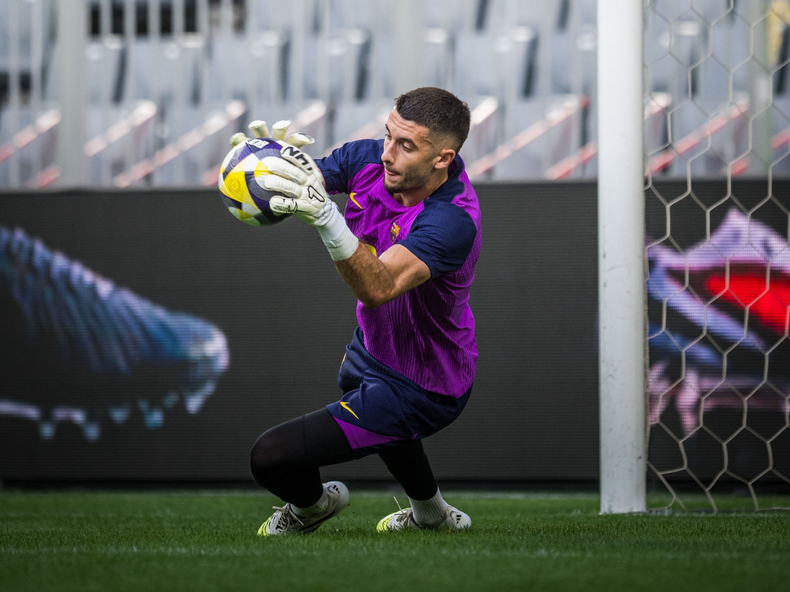 Ter Stegen lui lai, Joan Garcia buoc len hinh anh