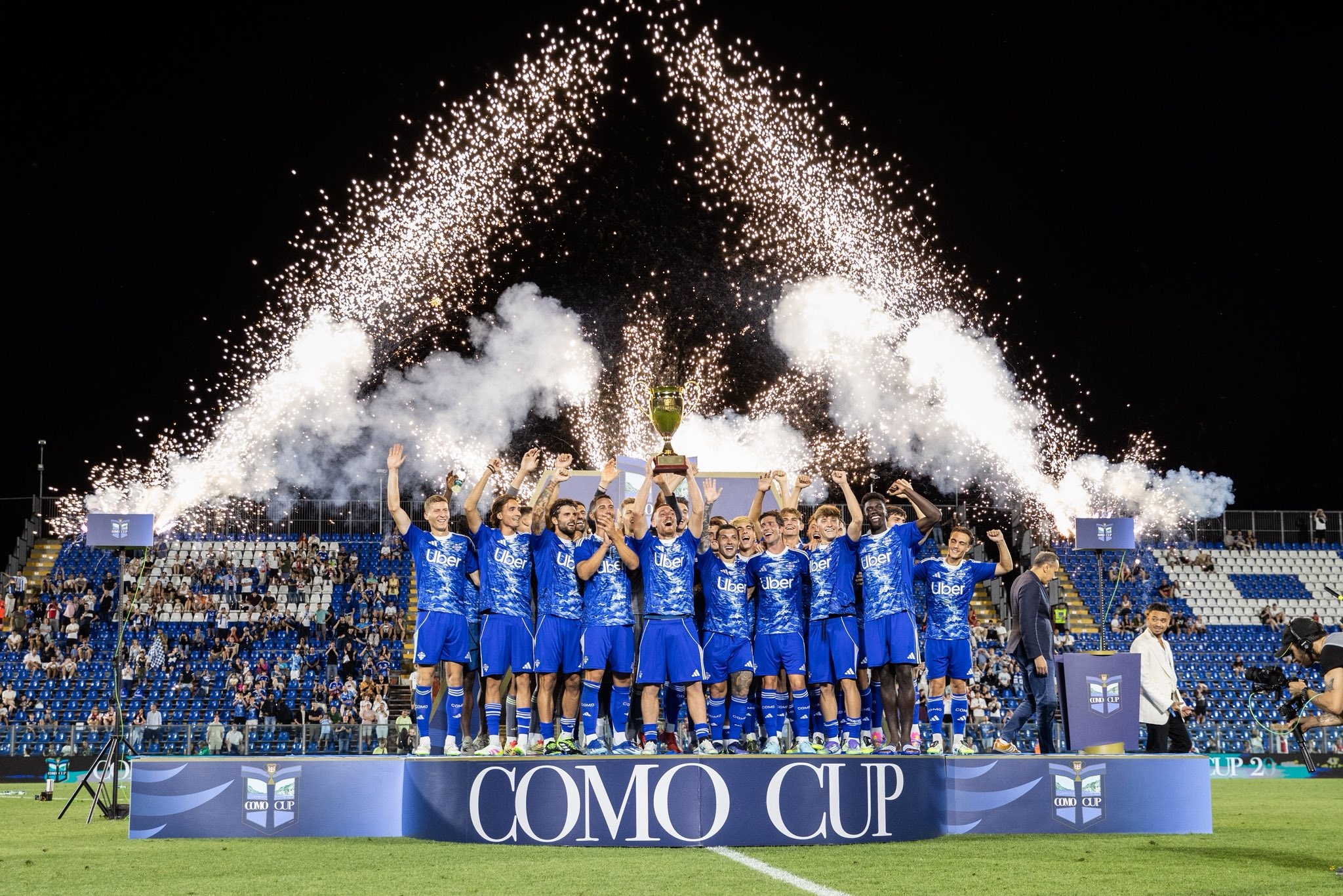 Fabregas bien Como thanh the luc moi Serie A hinh anh