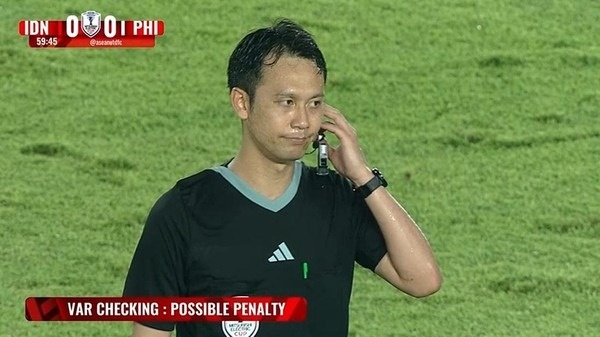 Trong tai khien HLV Kim Sang-sik vai lay tung xu ep CAHN hinh anh