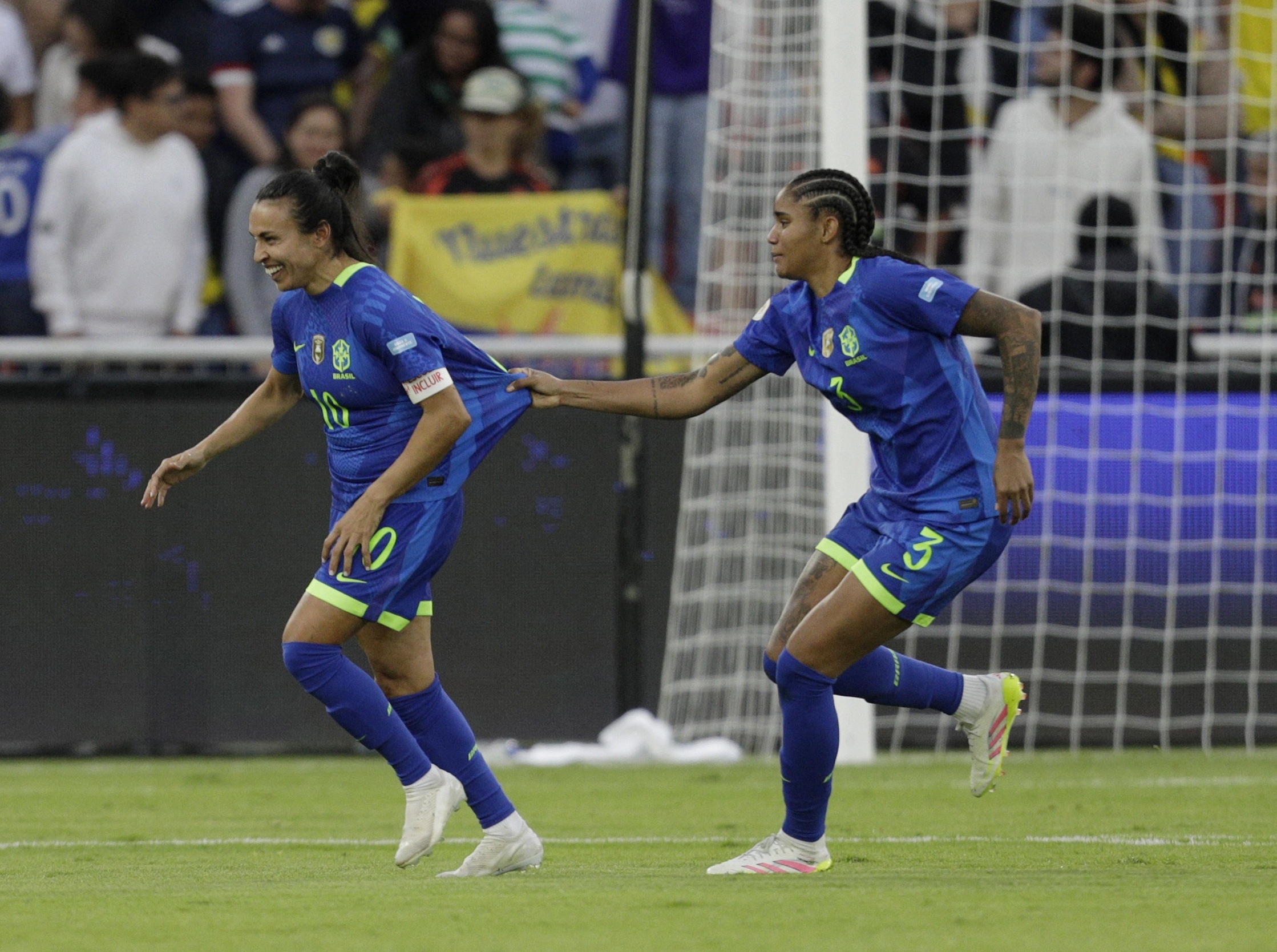 Sieu pham cua Marta giai cuu Brazil hinh anh