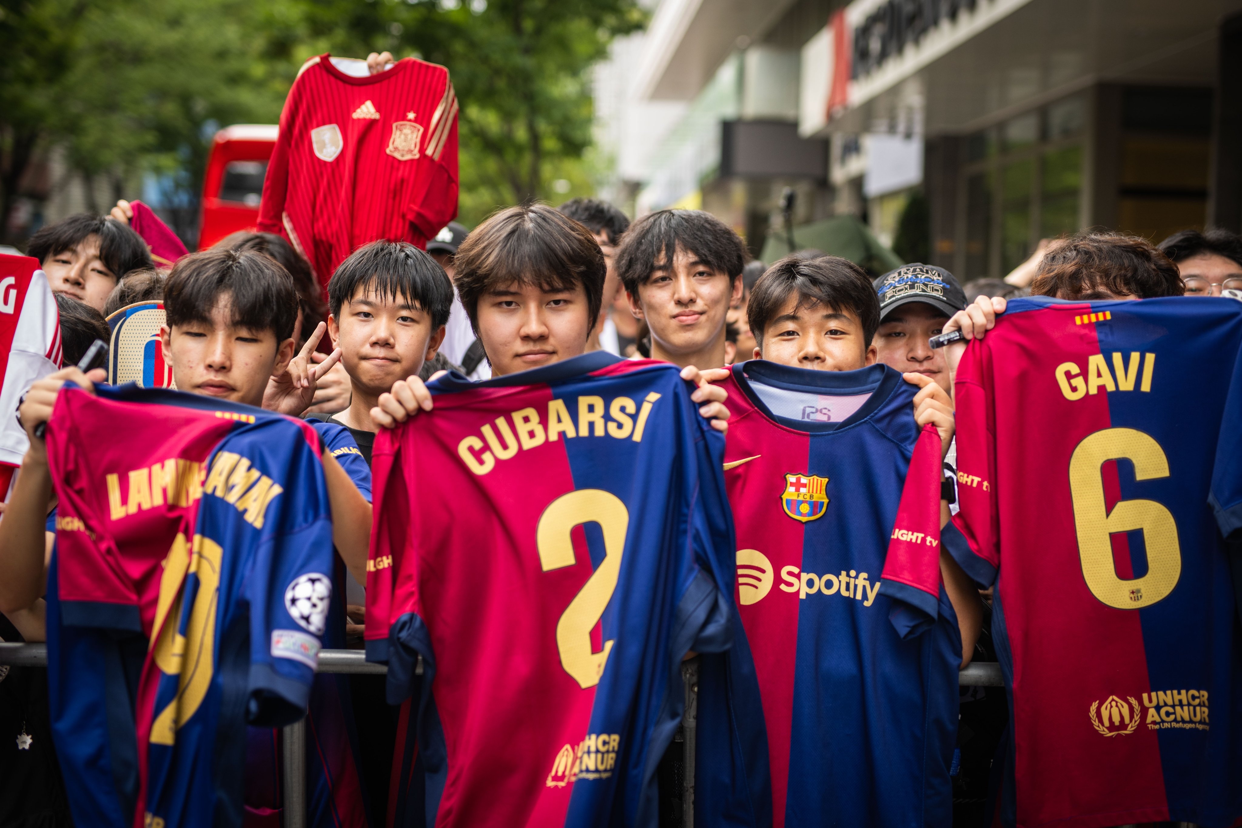 Barca ‘gay bao’ tai Han Quoc hinh anh