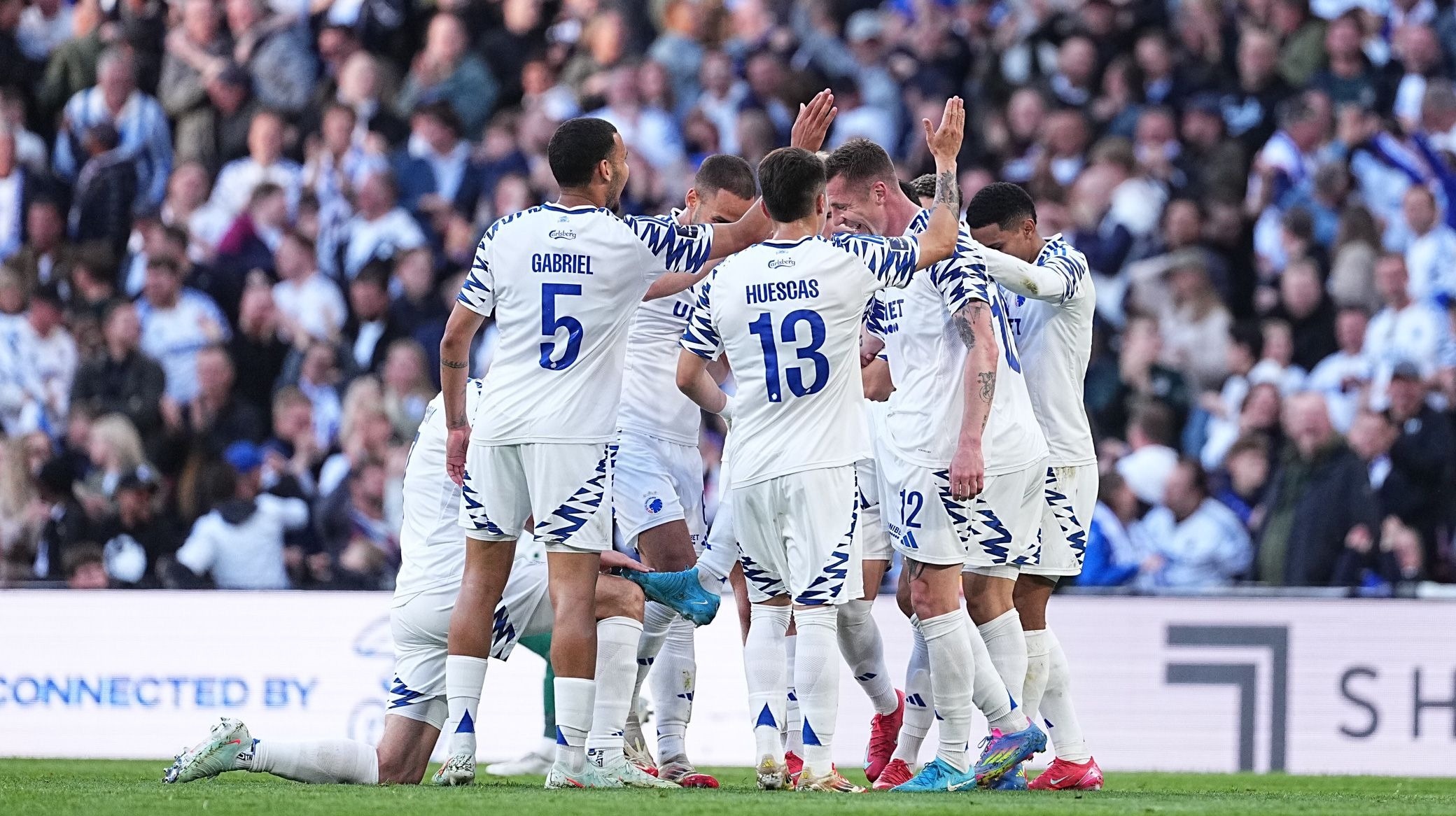 Tran dau ky la nhat lich su Champions League hinh anh